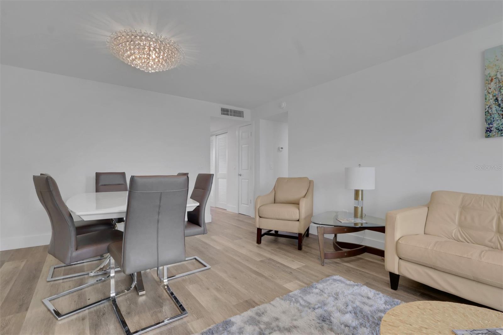 7 LAKES CONDO - Residential
