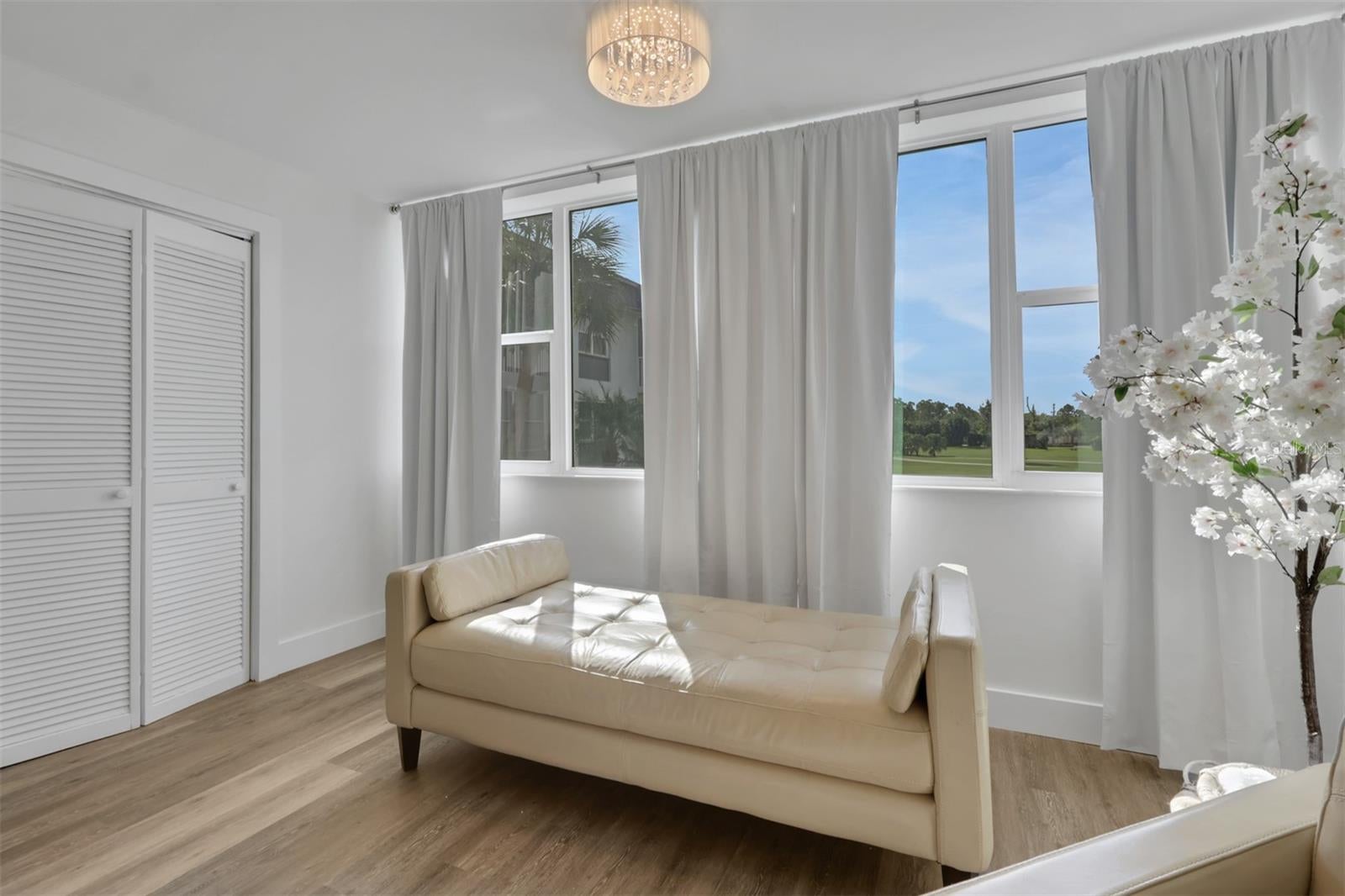7 LAKES CONDO - Residential