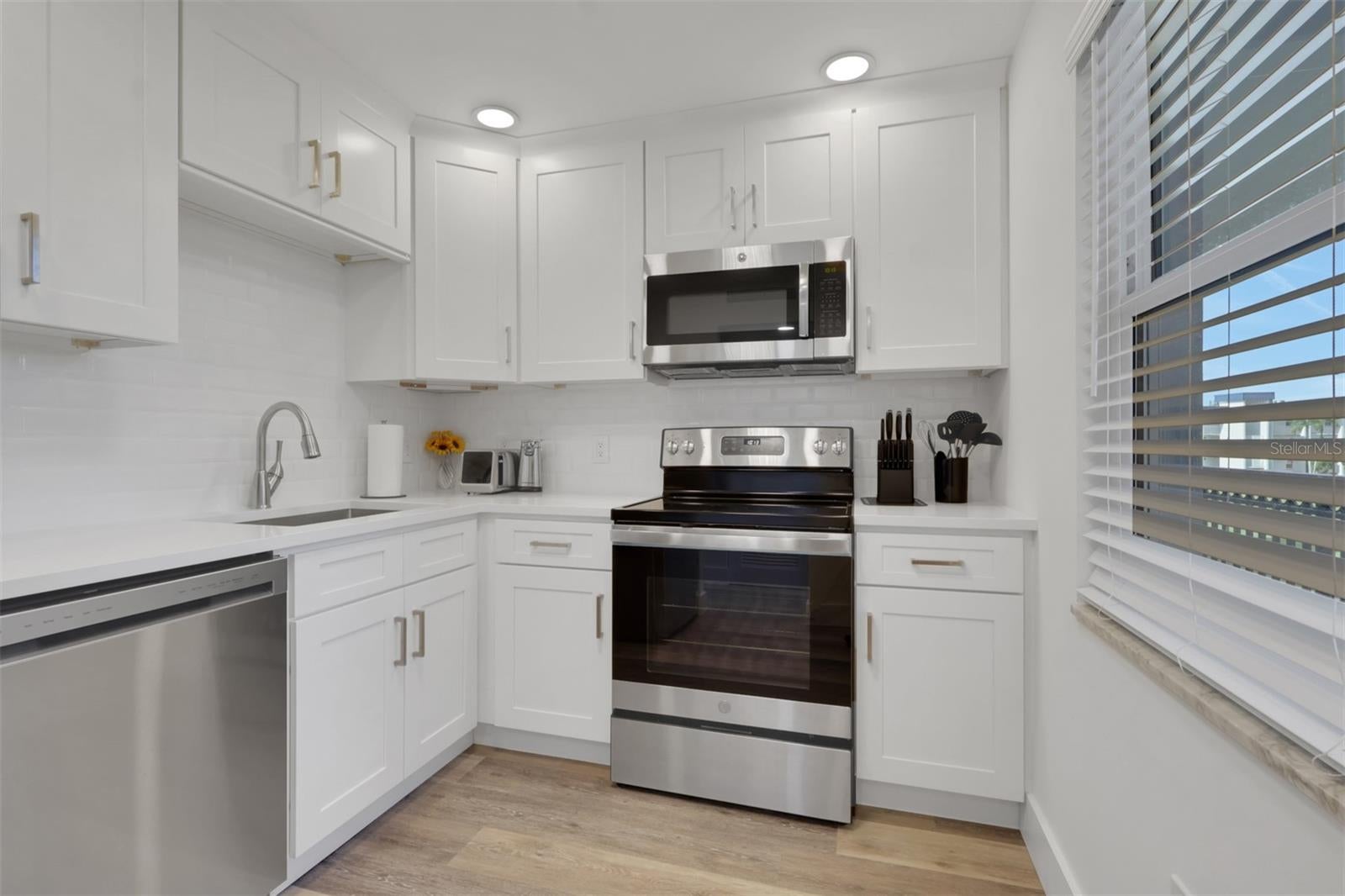 7 LAKES CONDO - Residential