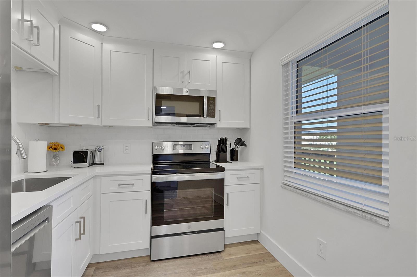 7 LAKES CONDO - Residential