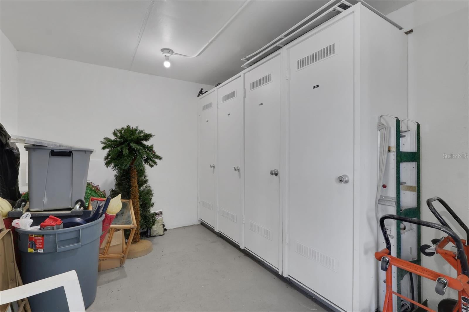 7 LAKES CONDO - Residential