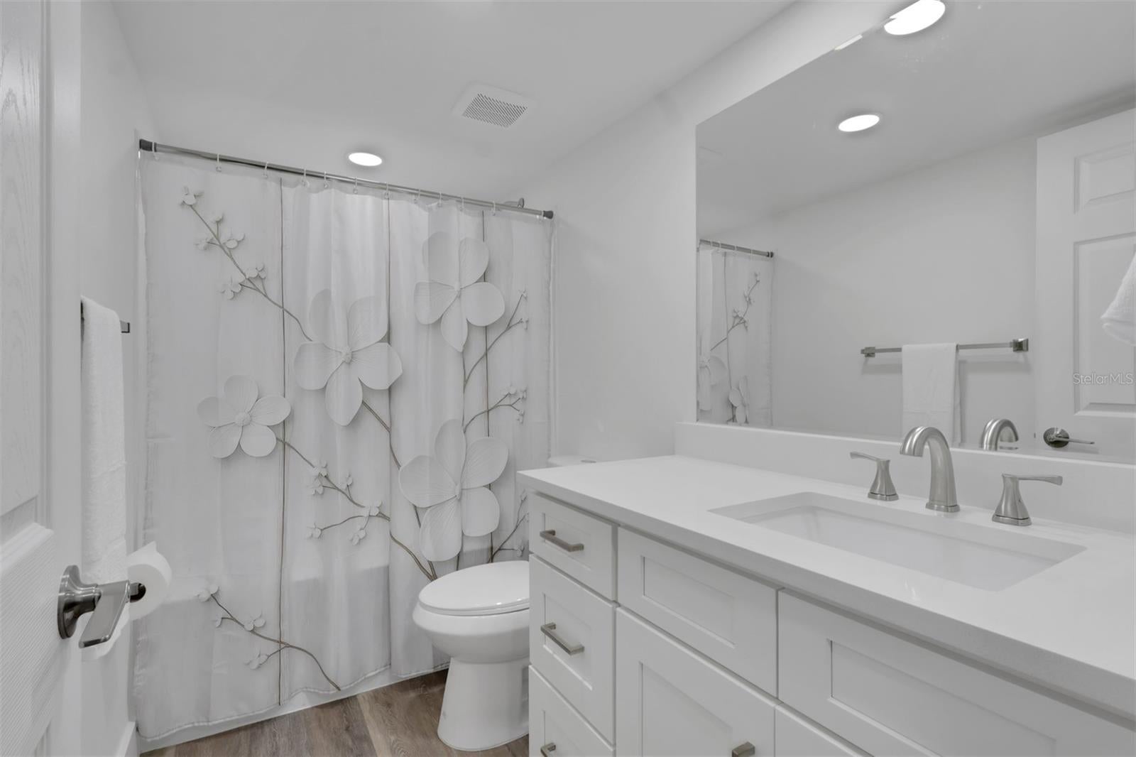7 LAKES CONDO - Residential