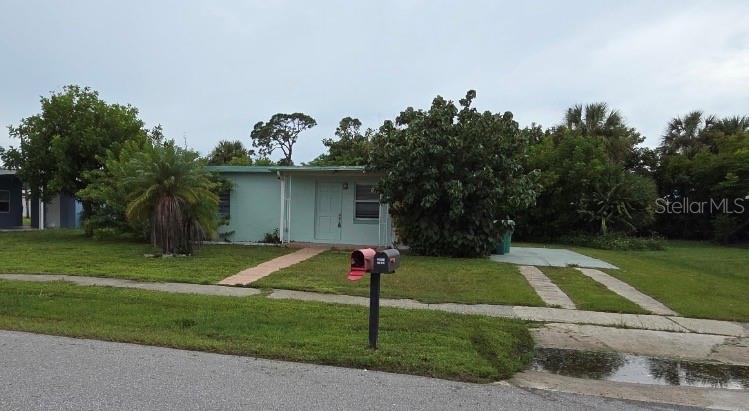 2 BEDROOM WITH 2 BONUS ROOMS, AC 2 YEARS OLD, 2 BATHS, CLOSE TO SHOPPING,