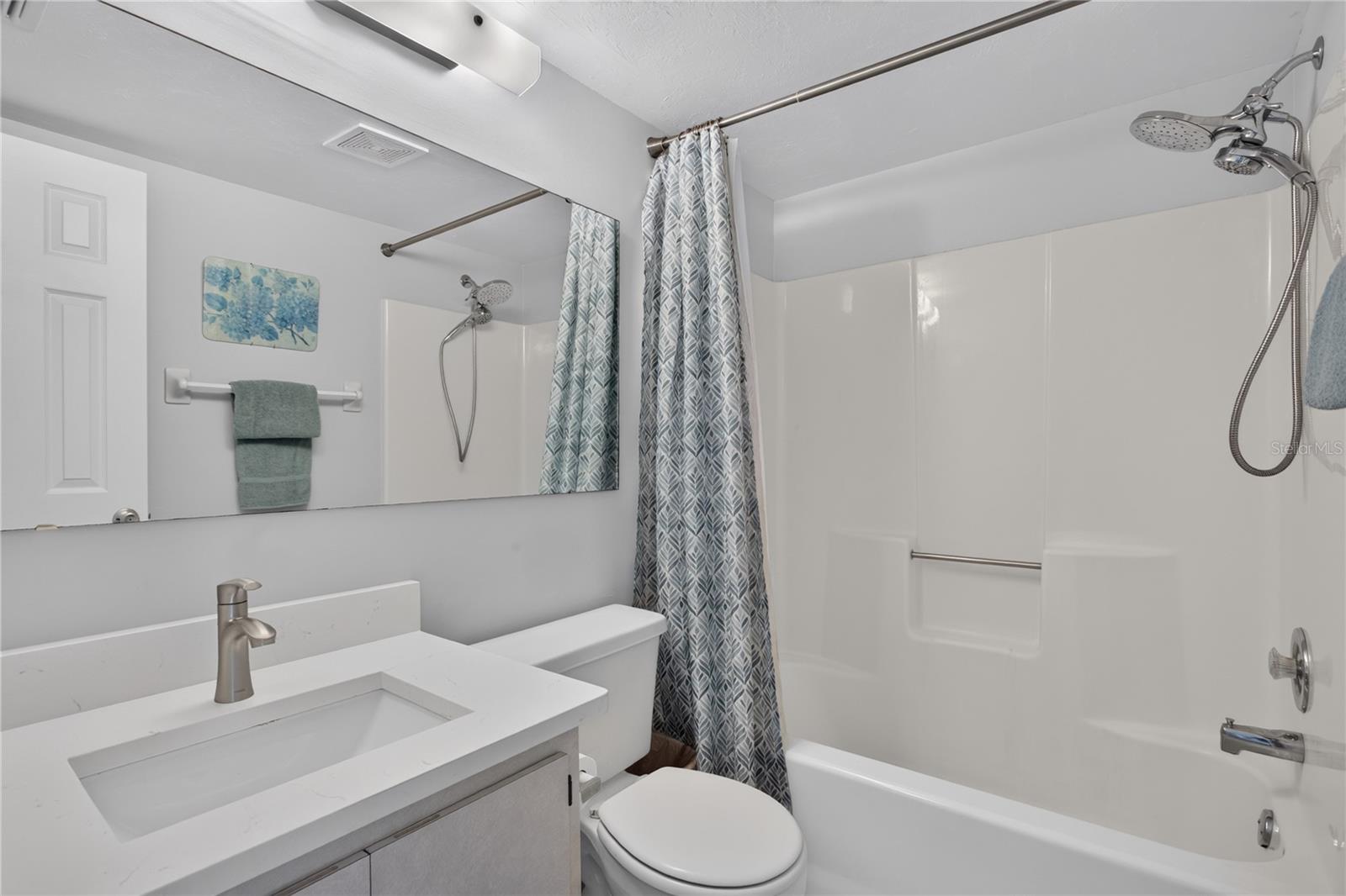 LAKES EDGE PH 02 - Residential