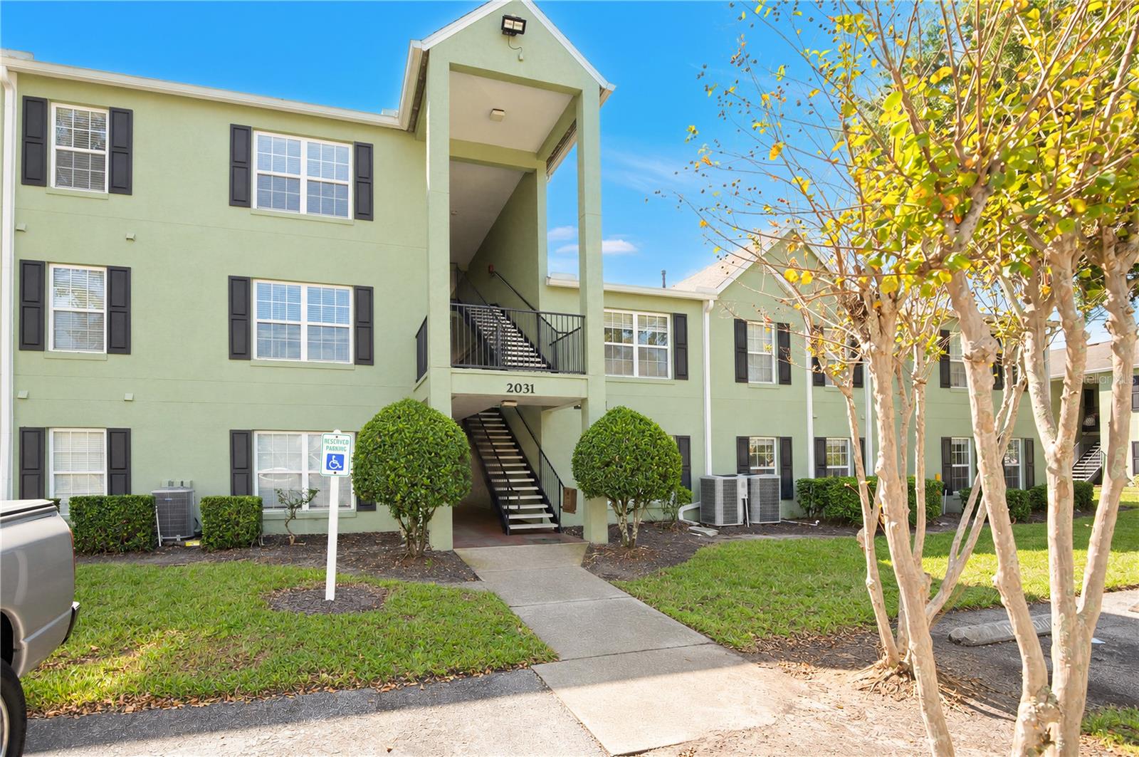 MIRIADA CONDO - Residential