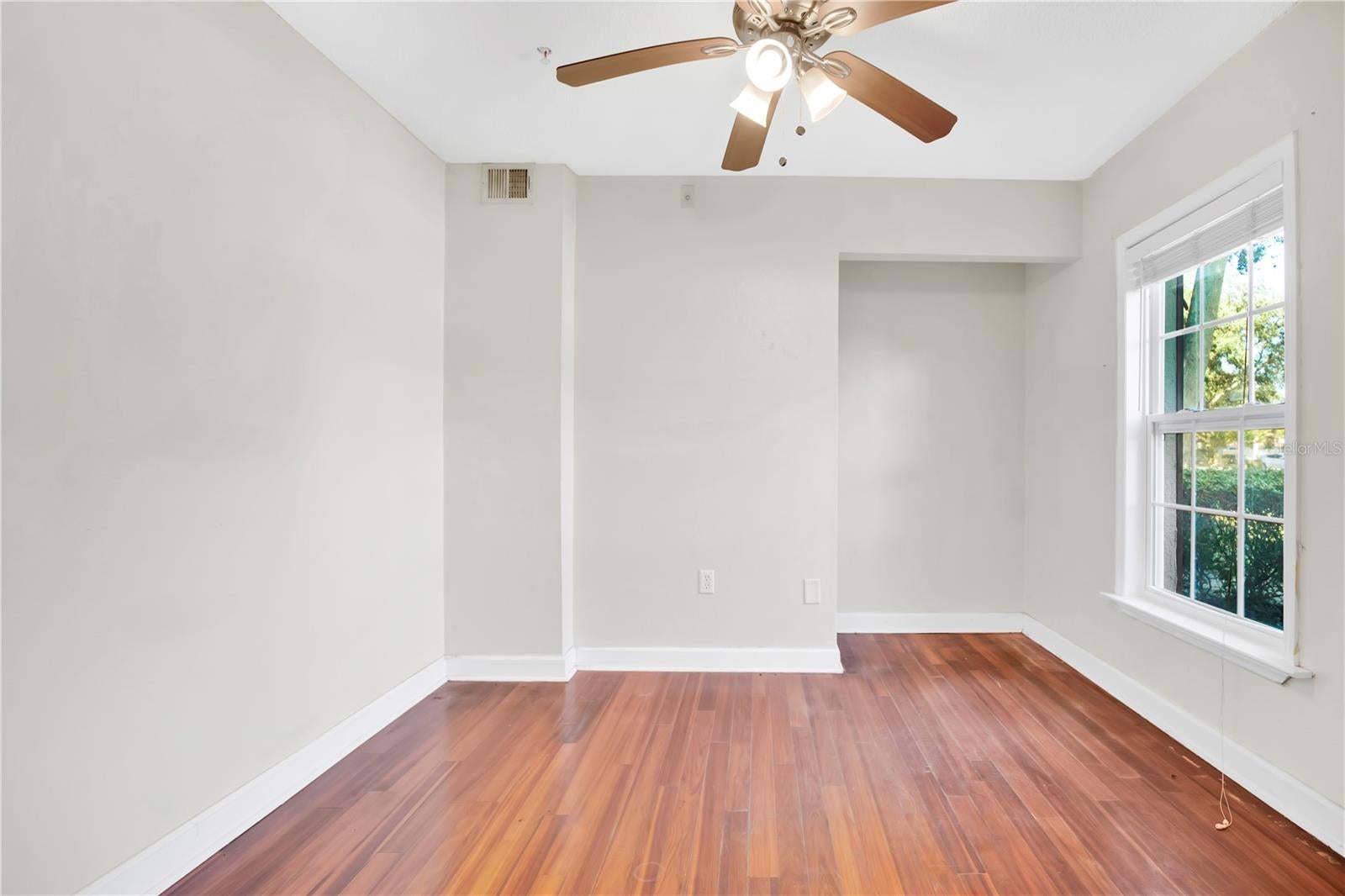 MIRIADA CONDO - Residential