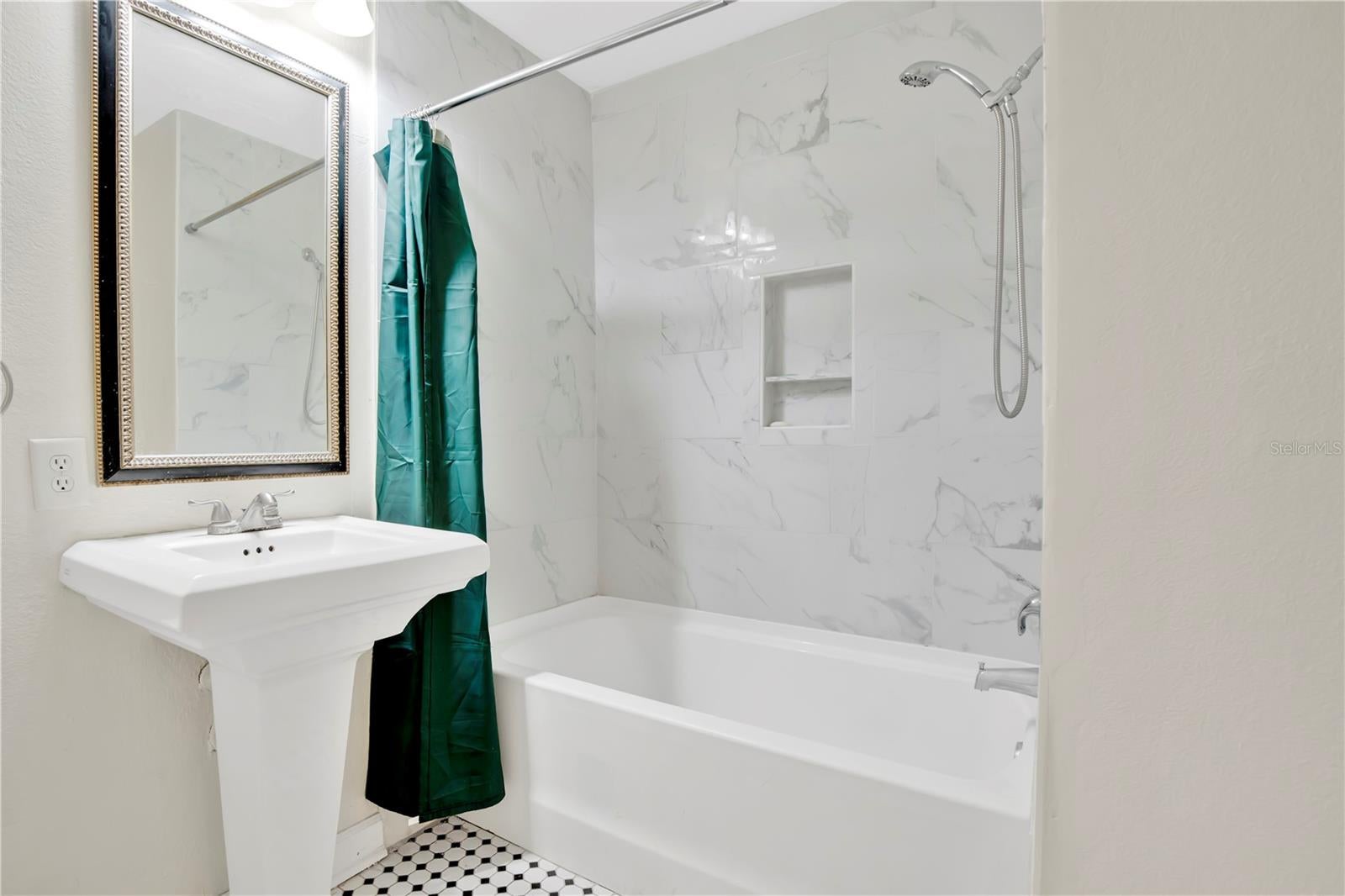 MIRIADA CONDO - Residential