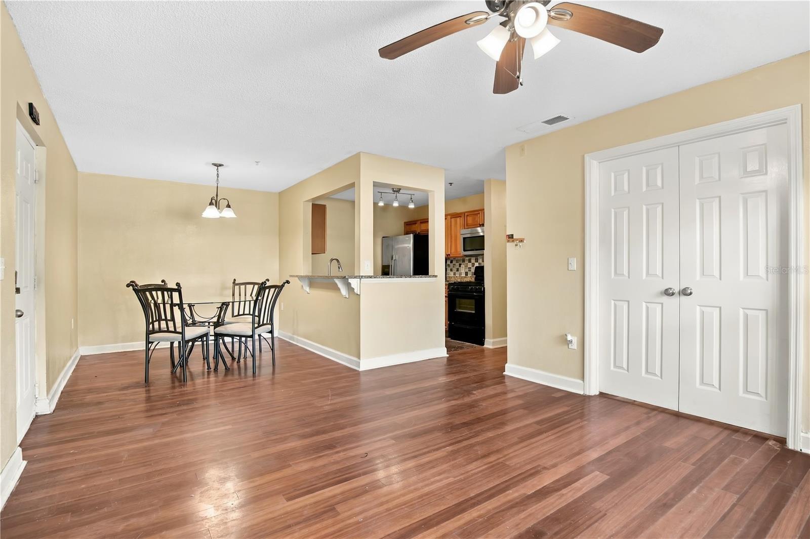 MIRIADA CONDO - Residential