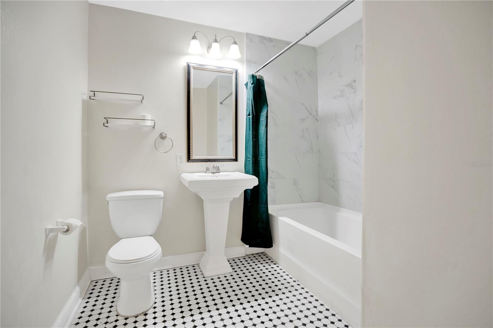 MIRIADA CONDO - Residential