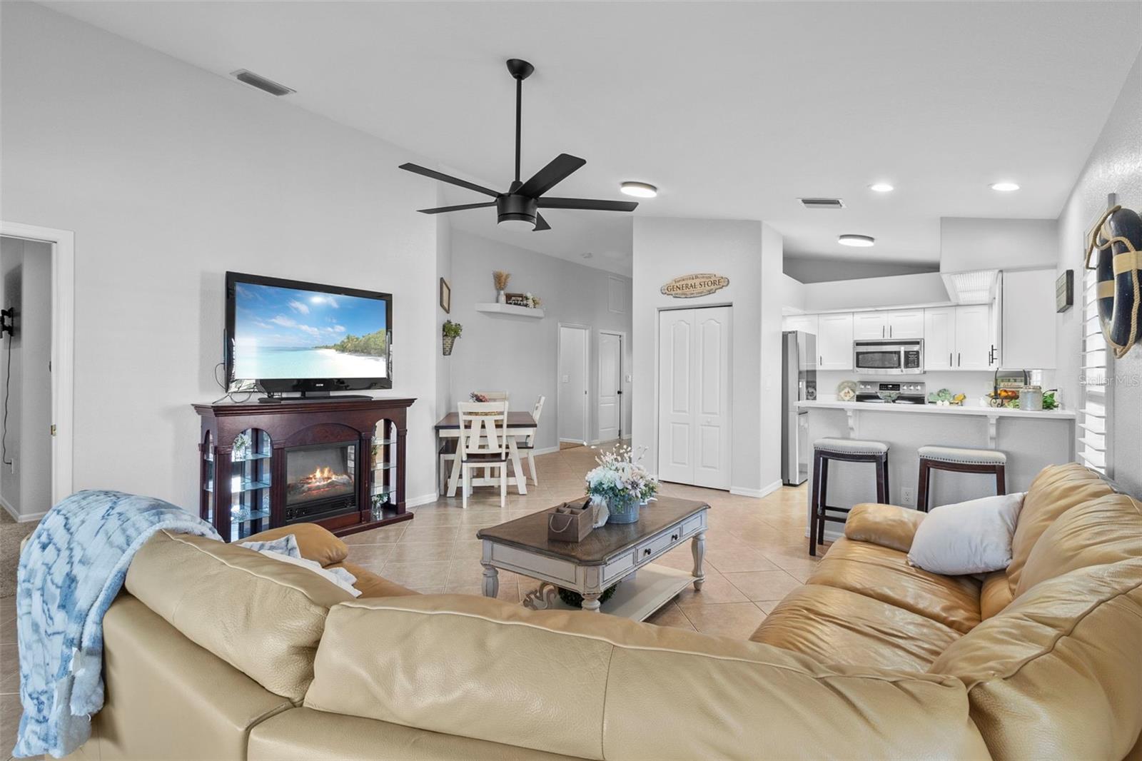 LAKE SUZY VILLAS - Residential