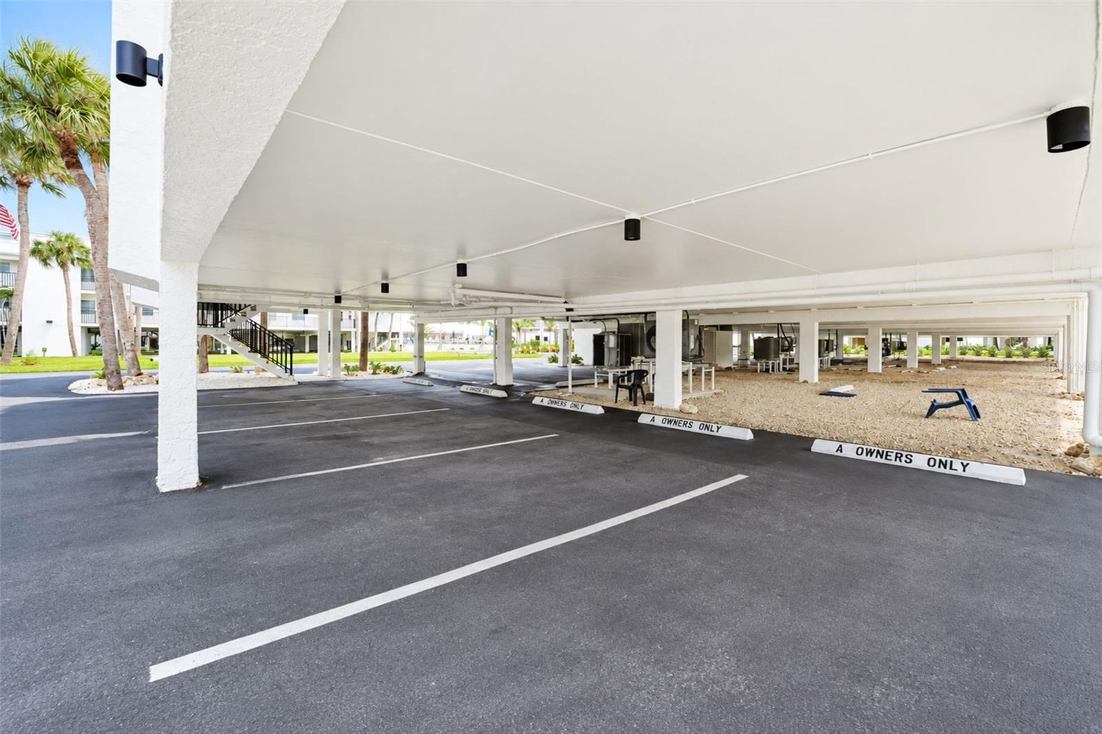 PELICAN LANDING BLDG A - Residential