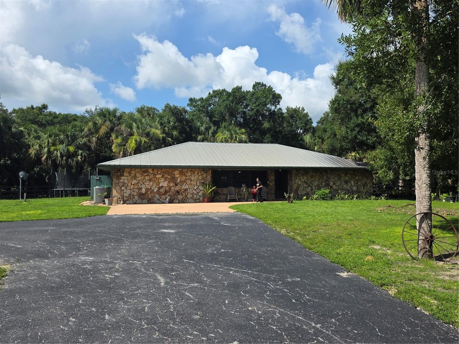 PAULAND ACRES - Residential