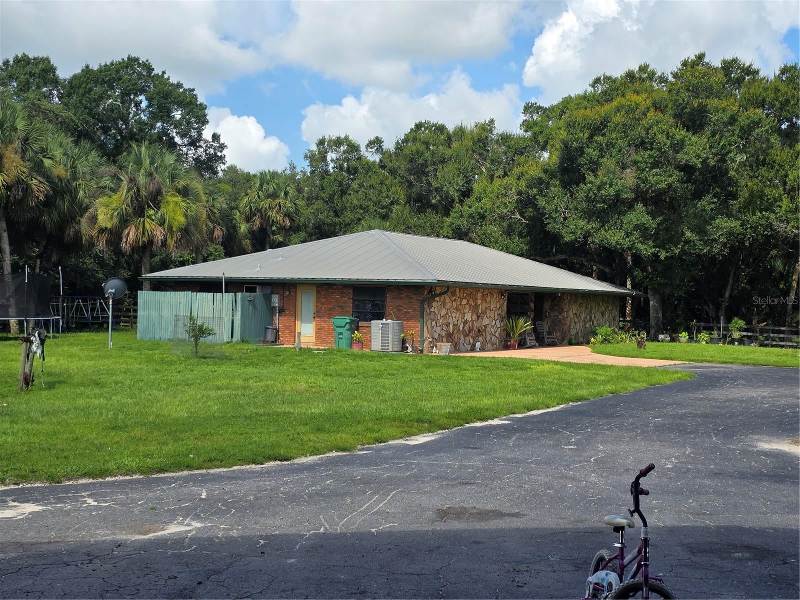 PAULAND ACRES - Residential