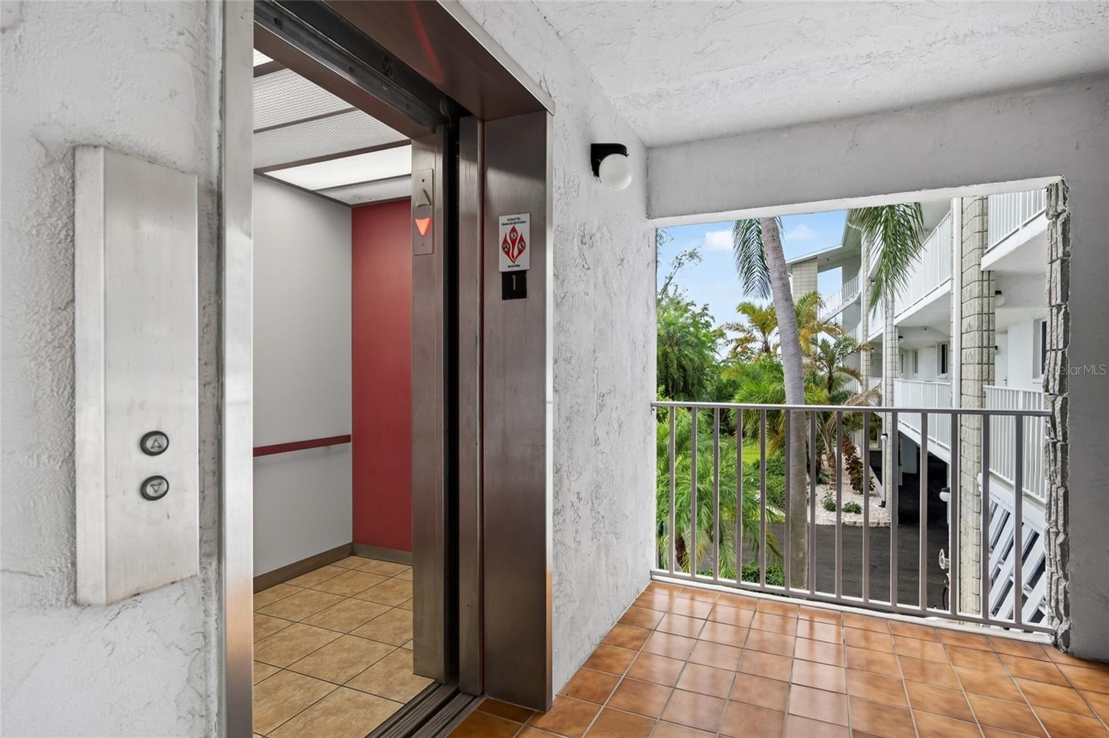 LEMON BAY BREEZES PH 02 BLDG B - Residential