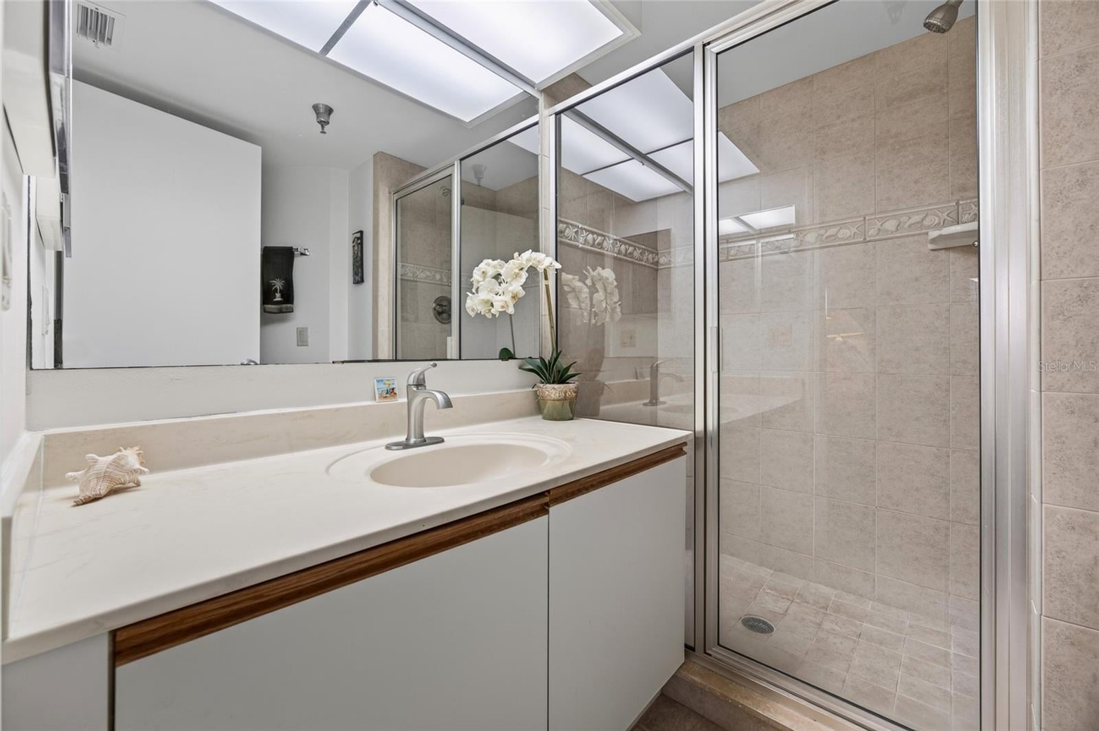 LEMON BAY BREEZES PH 02 BLDG B - Residential