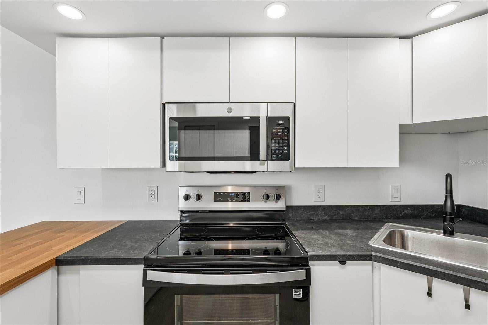 RALEIGH HOUSE OF PORT CHARLOTTE - Residential