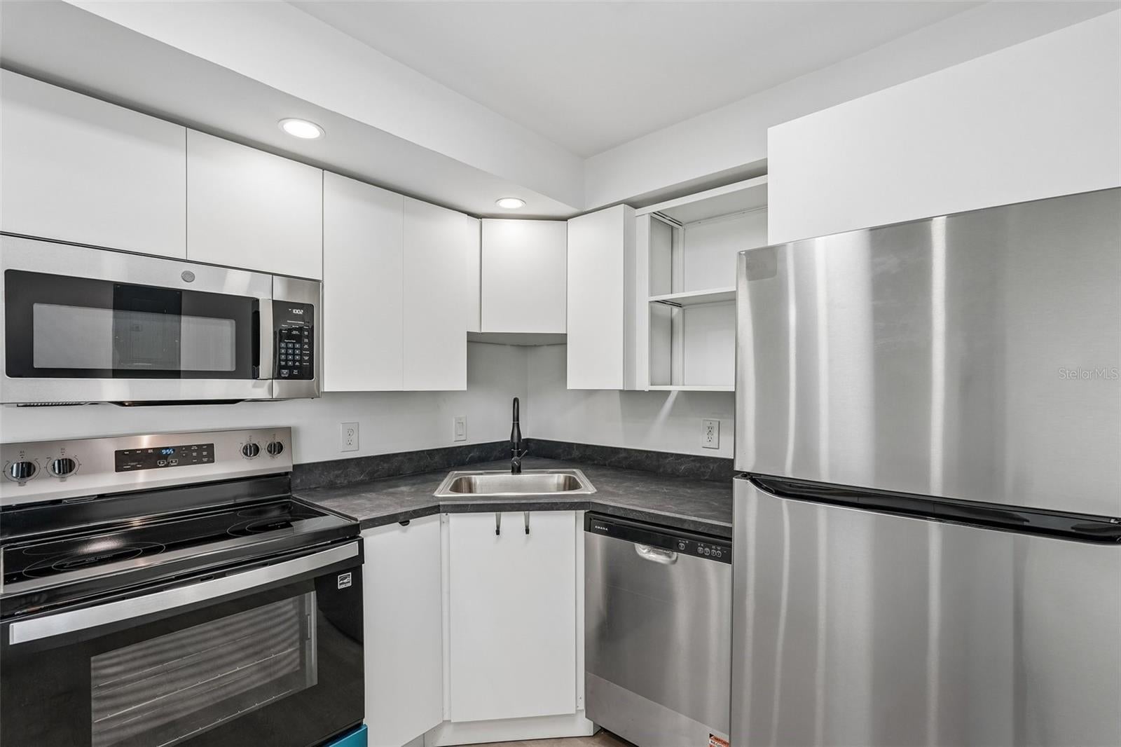 RALEIGH HOUSE OF PORT CHARLOTTE - Residential