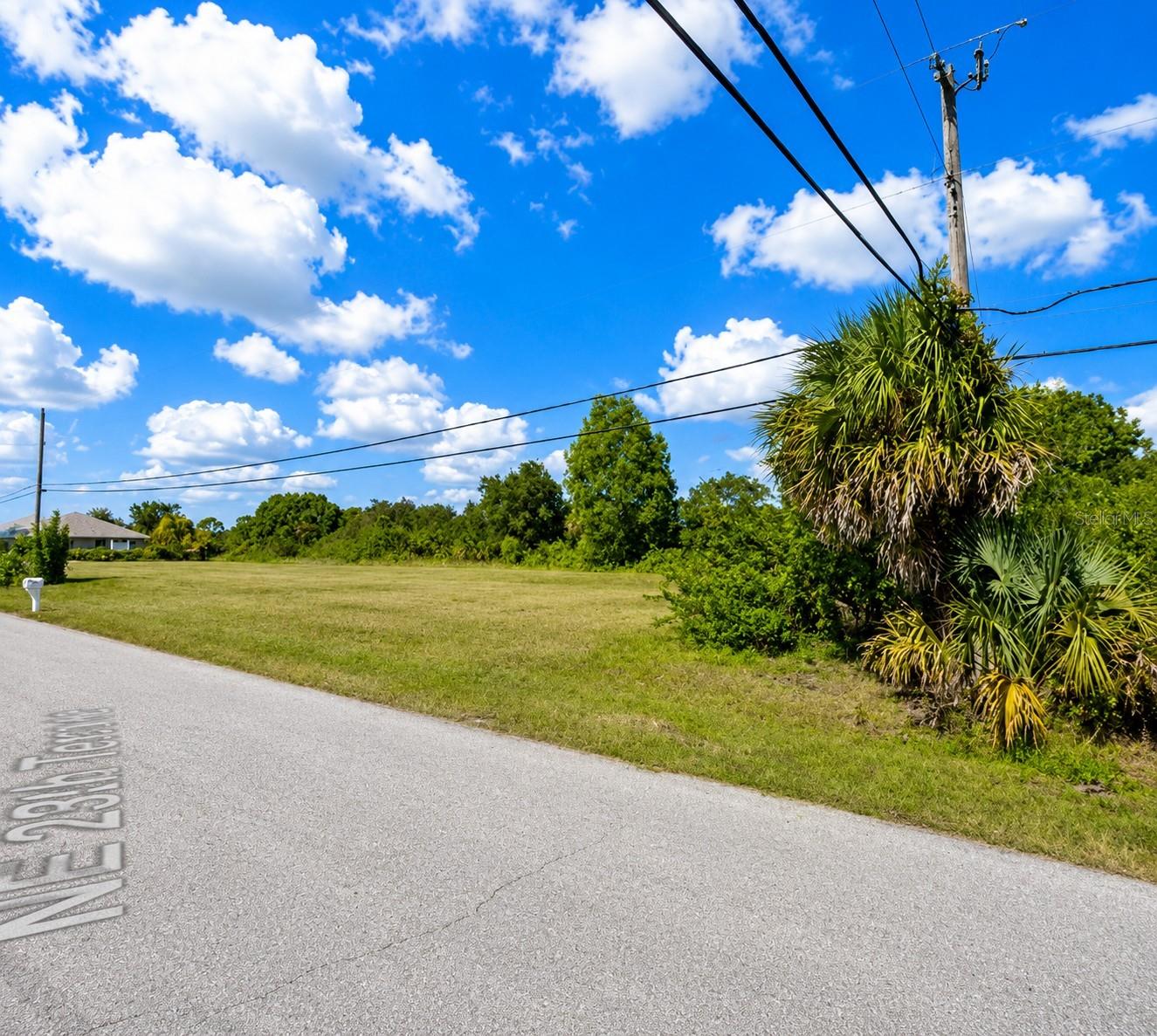 CAPE CORAL - Land