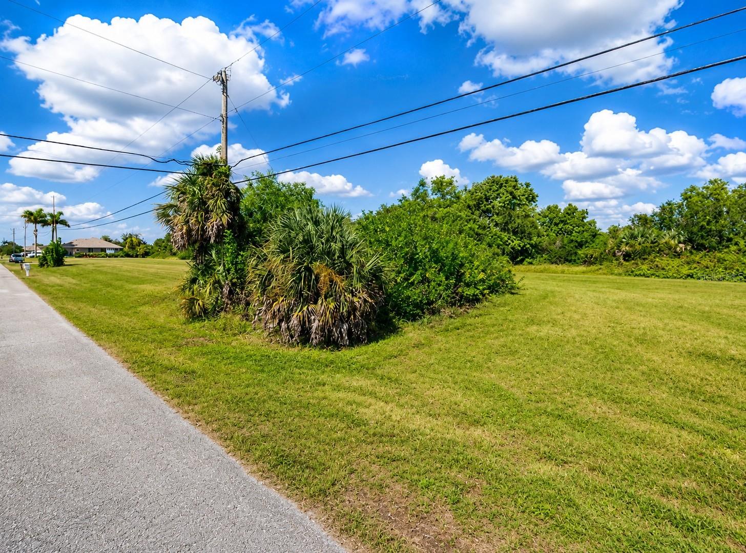 CAPE CORAL - Land
