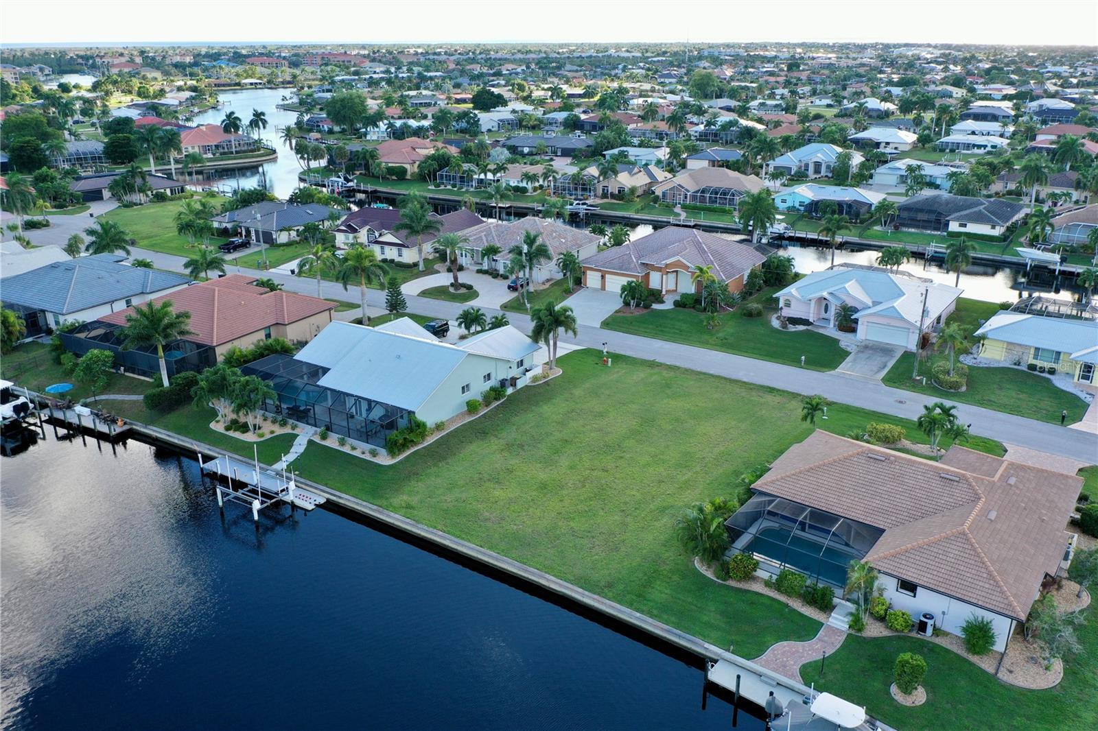 PUNTA GORDA ISLES SEC 07 - Land
