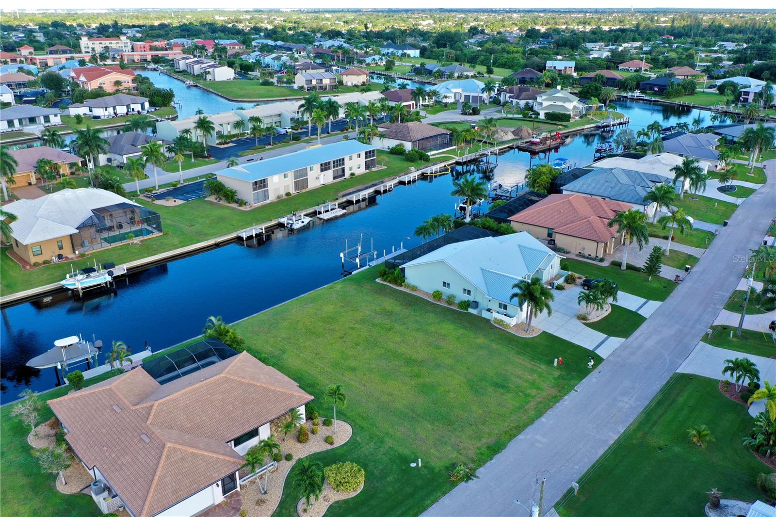 PUNTA GORDA ISLES SEC 07 - Land