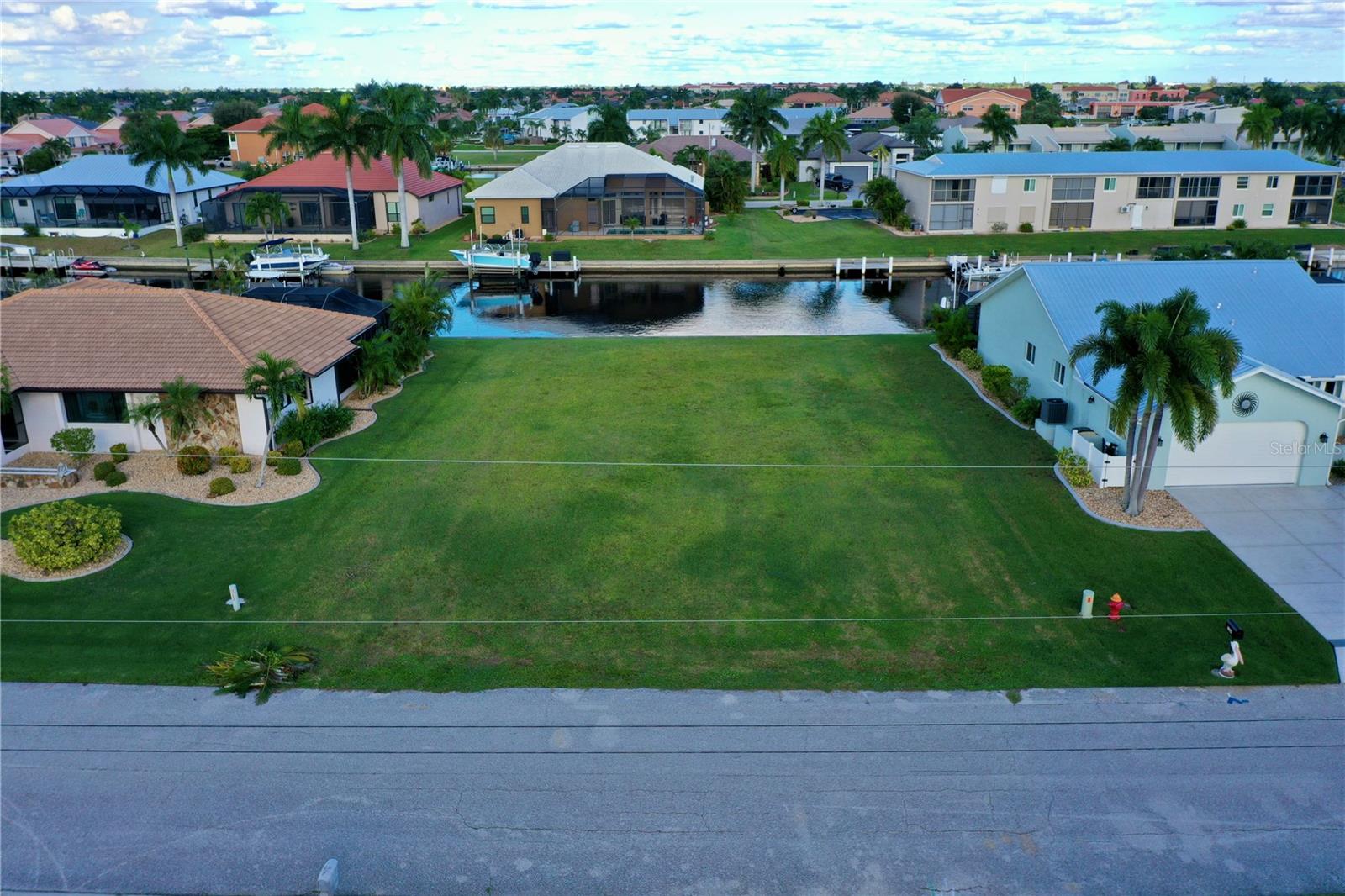 PUNTA GORDA ISLES SEC 07 - Land
