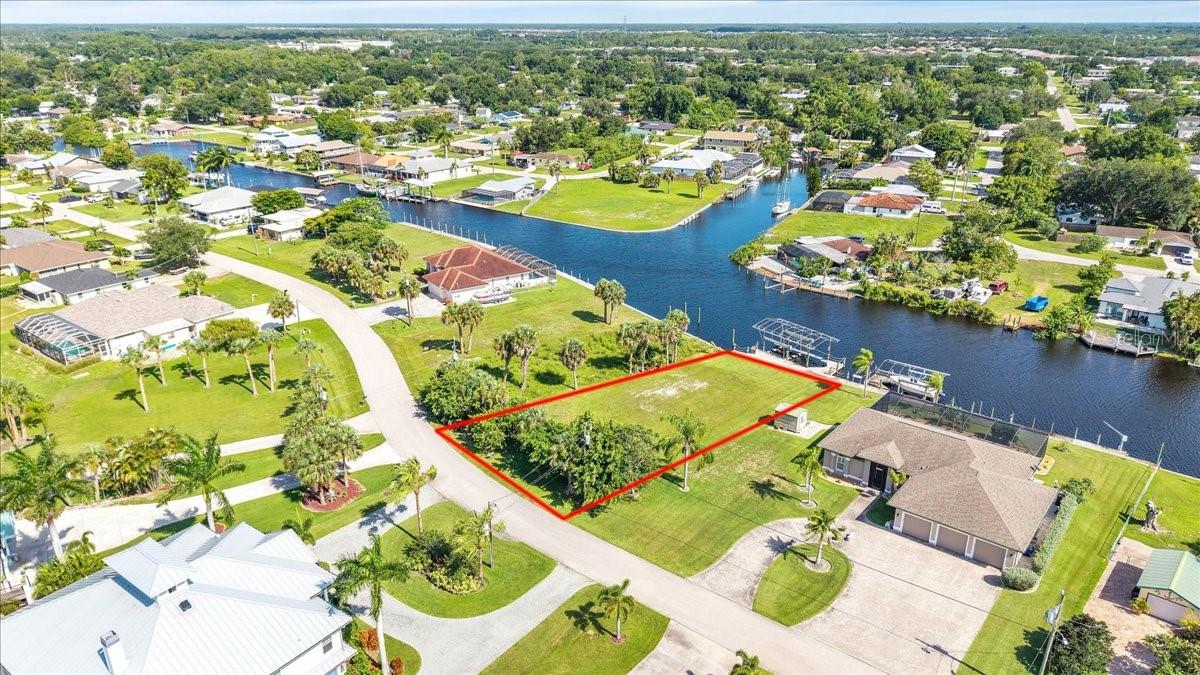 FT MYERS SHORES - Land