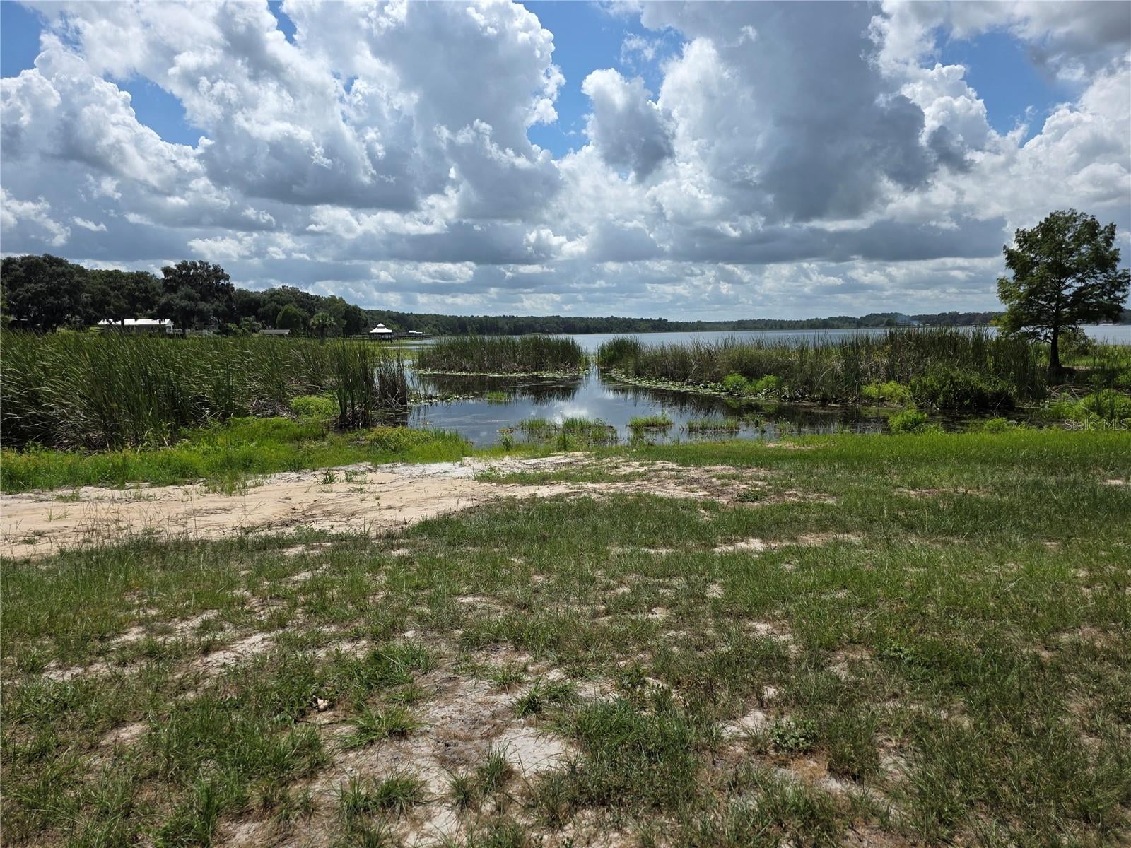 LAKE HAVEN - Land