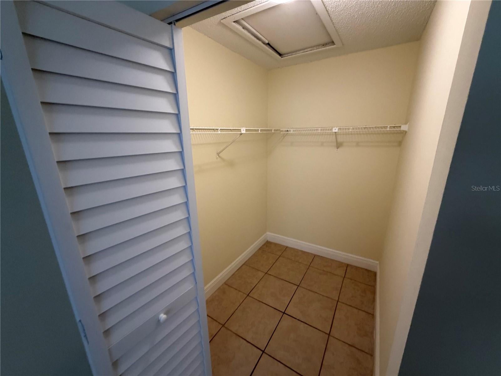 RIVER OAKS CONDO III - Residential