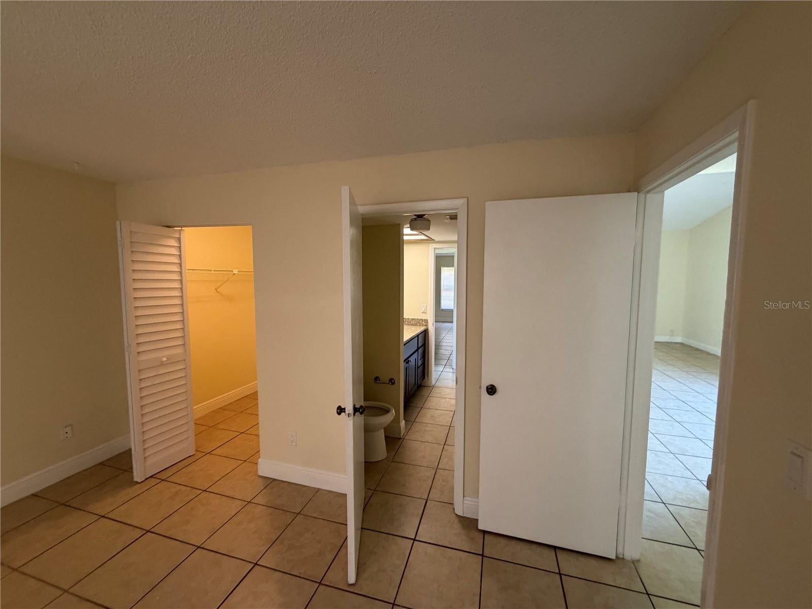 RIVER OAKS CONDO III - Residential