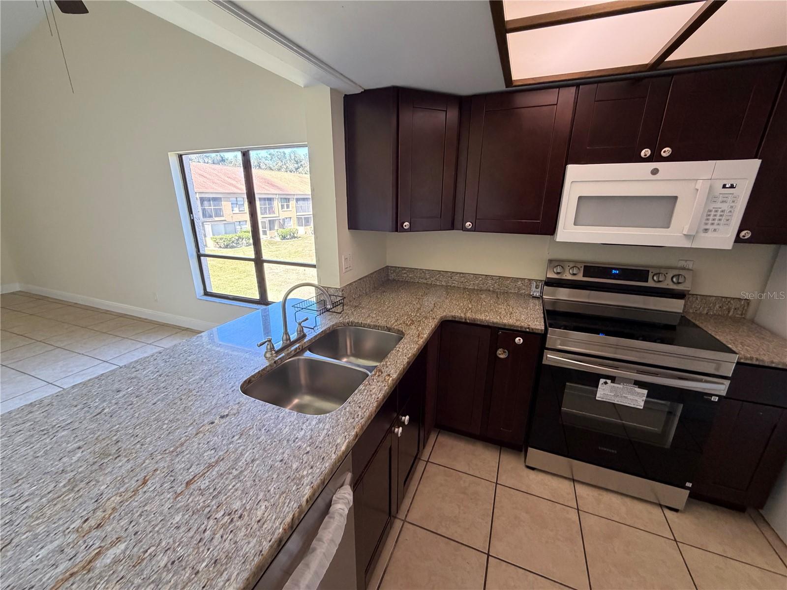 RIVER OAKS CONDO III - Residential