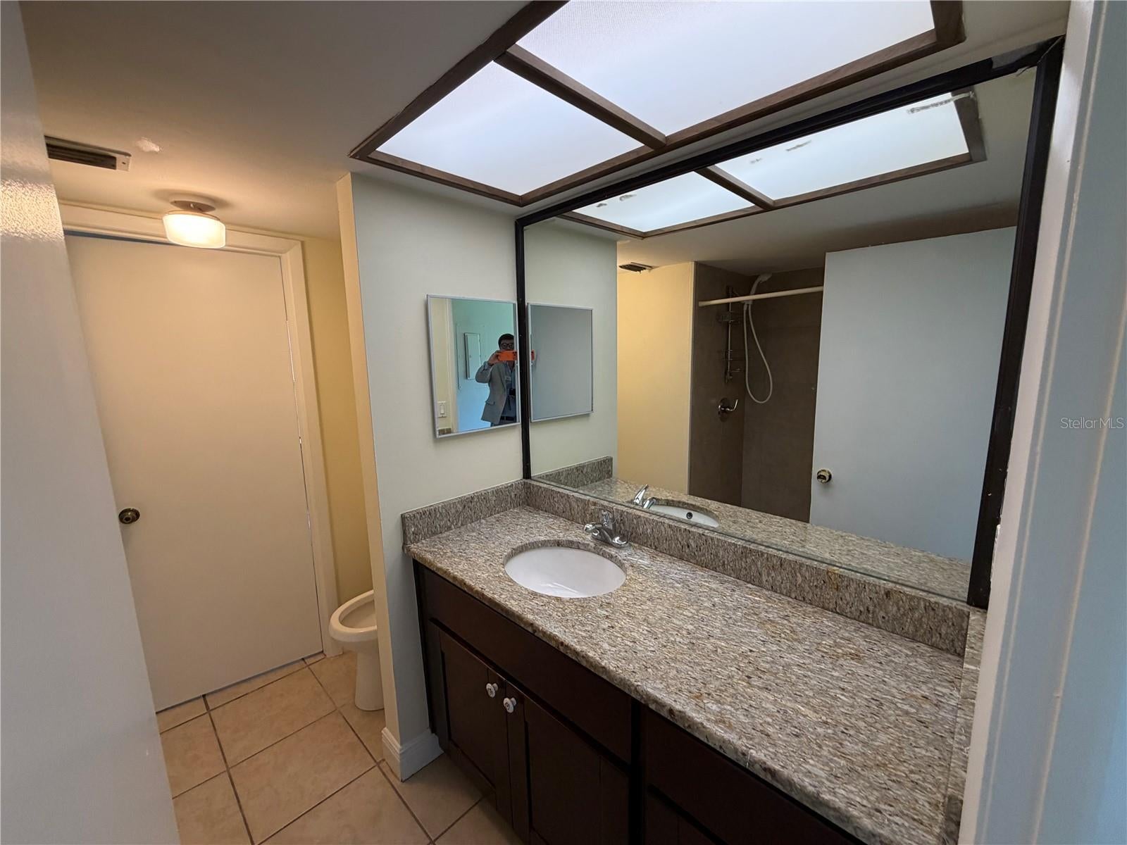 RIVER OAKS CONDO III - Residential