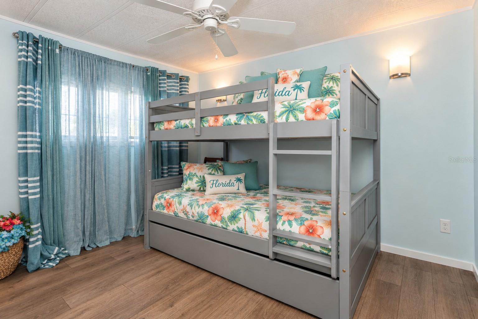 OAKWOOD MANOR - Residential