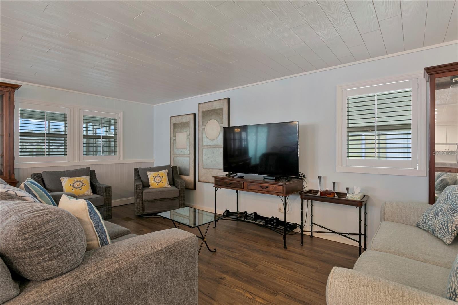 OAKWOOD MANOR - Residential
