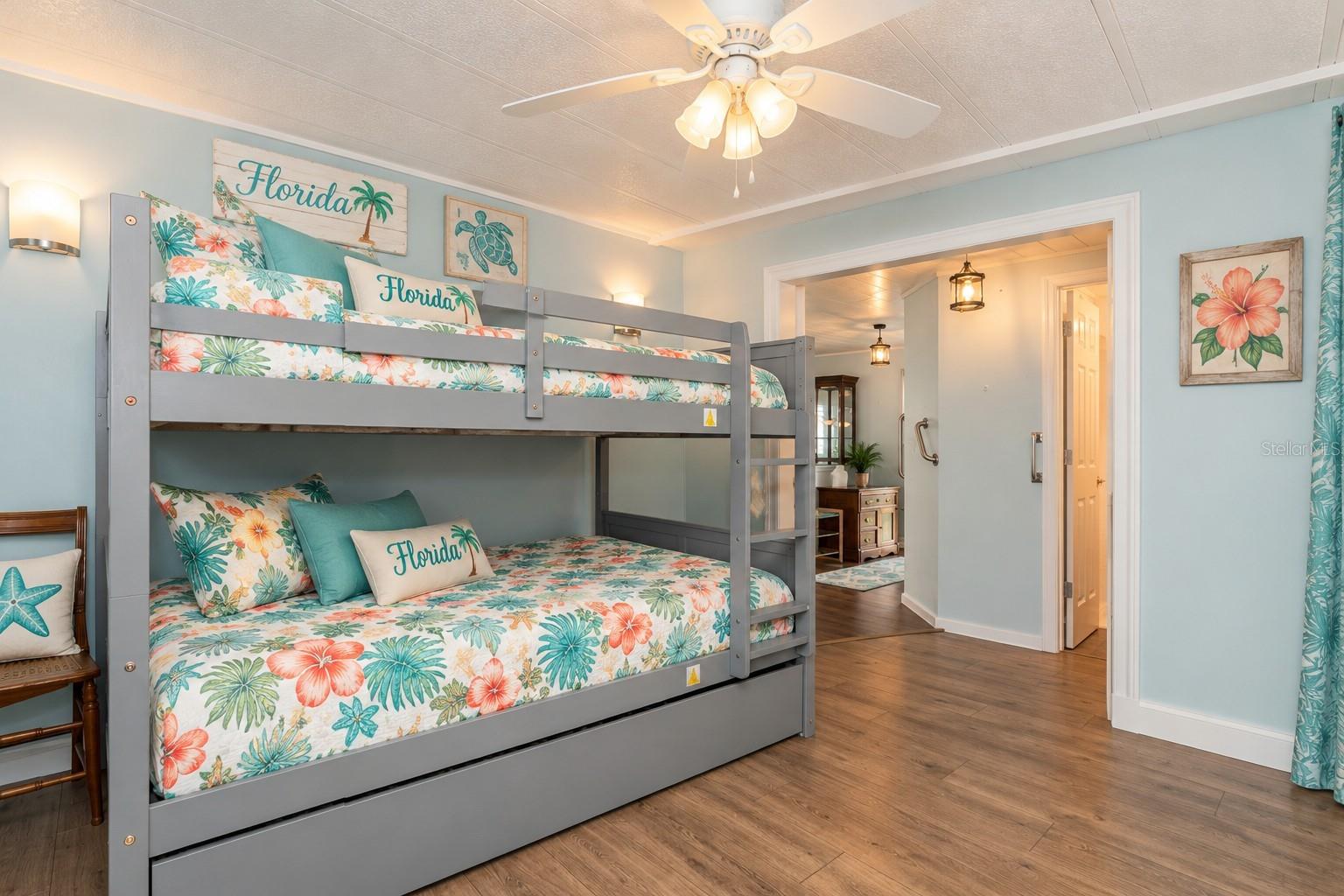 OAKWOOD MANOR - Residential