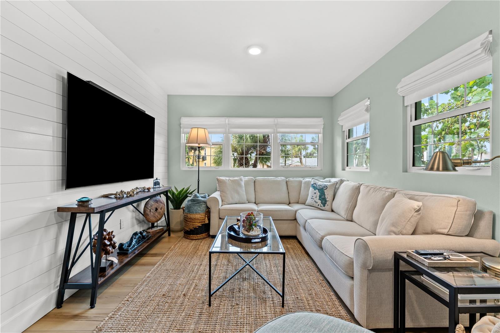 PELICAN SHORES - Residential