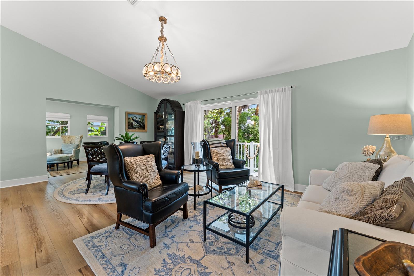 PELICAN SHORES - Residential