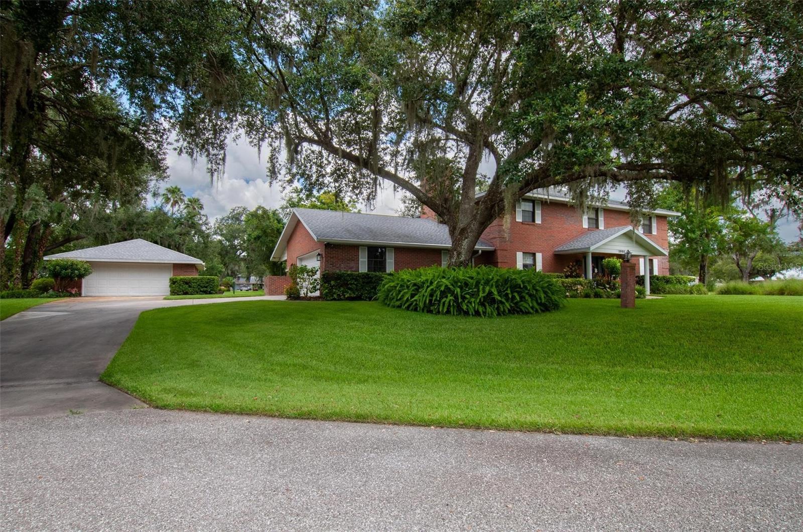VOSS OAKS - Residential