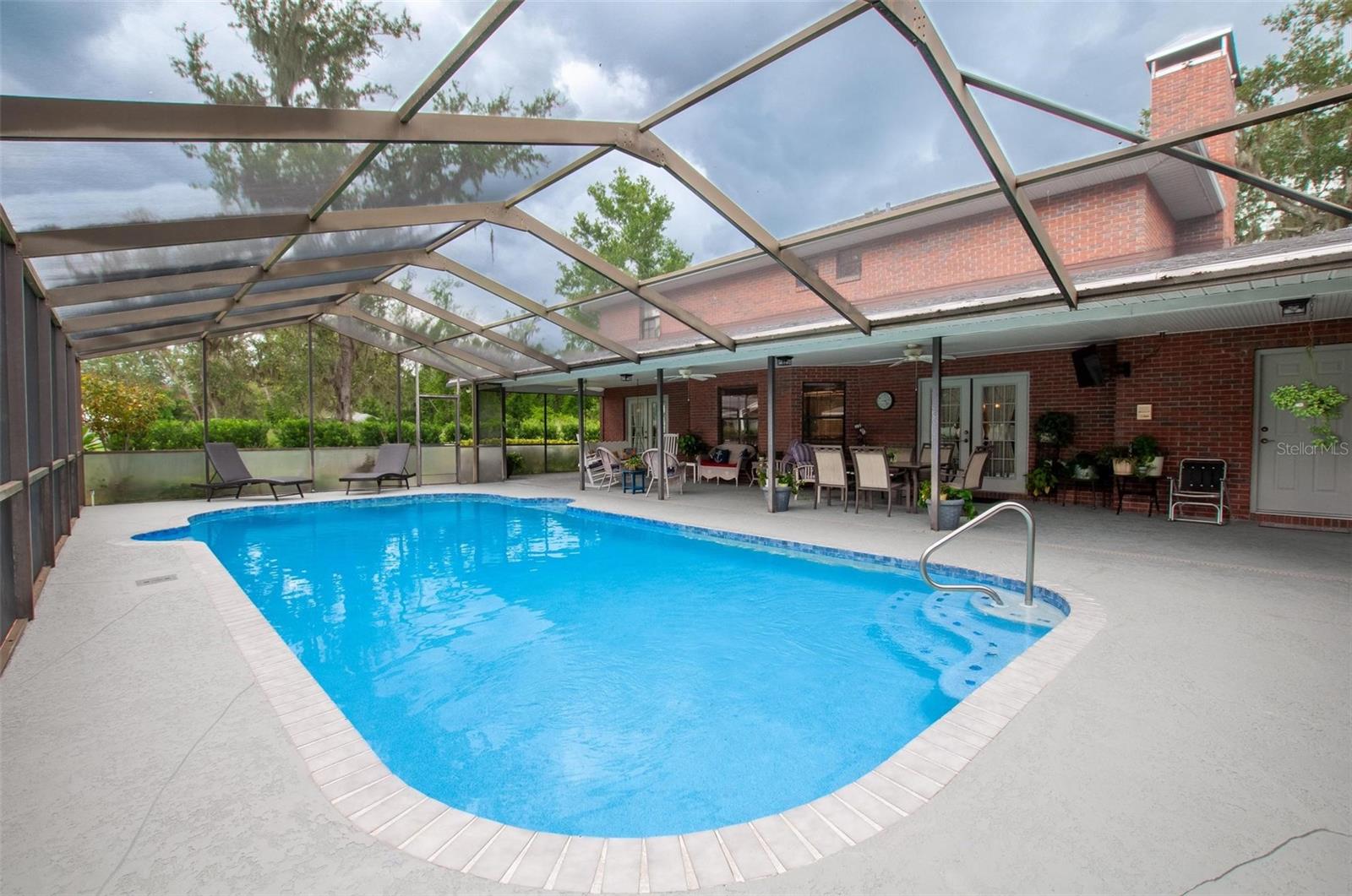 VOSS OAKS - Residential