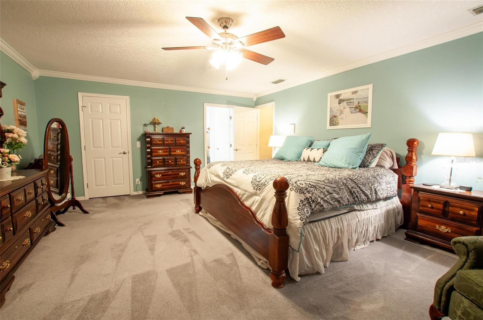 VOSS OAKS - Residential