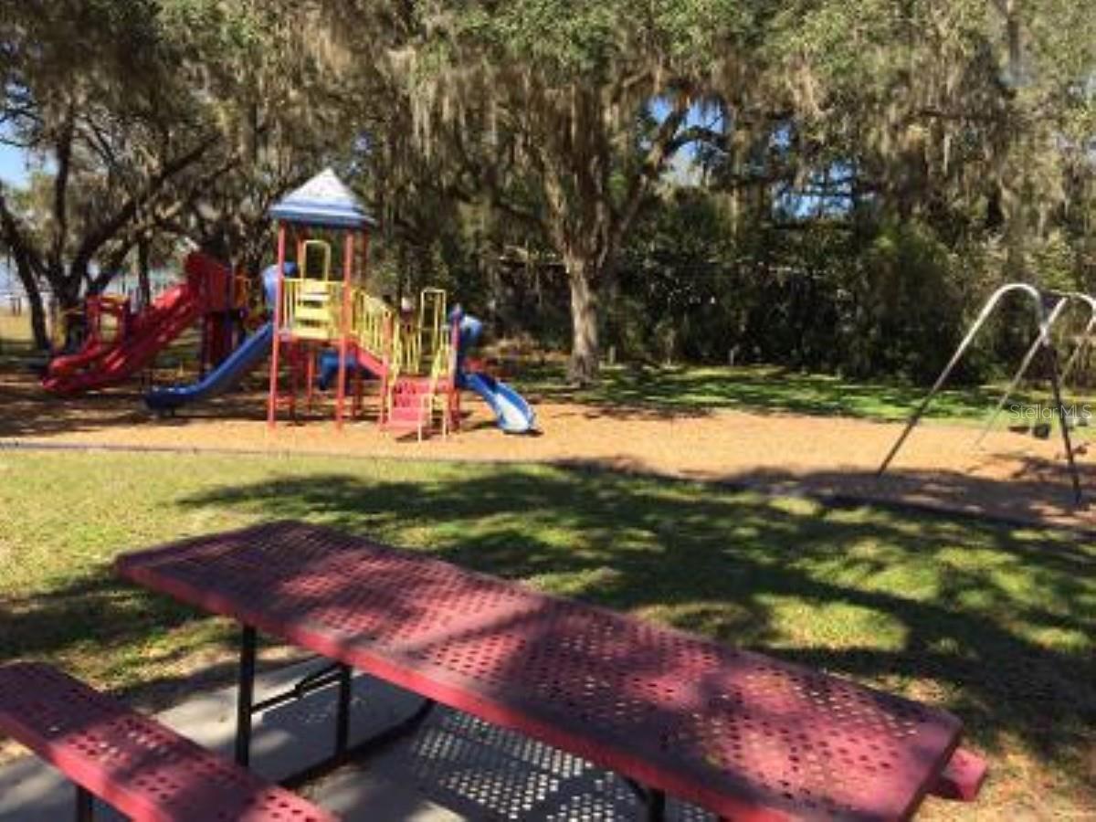 RAINBOW LAKES ESTATES - Land