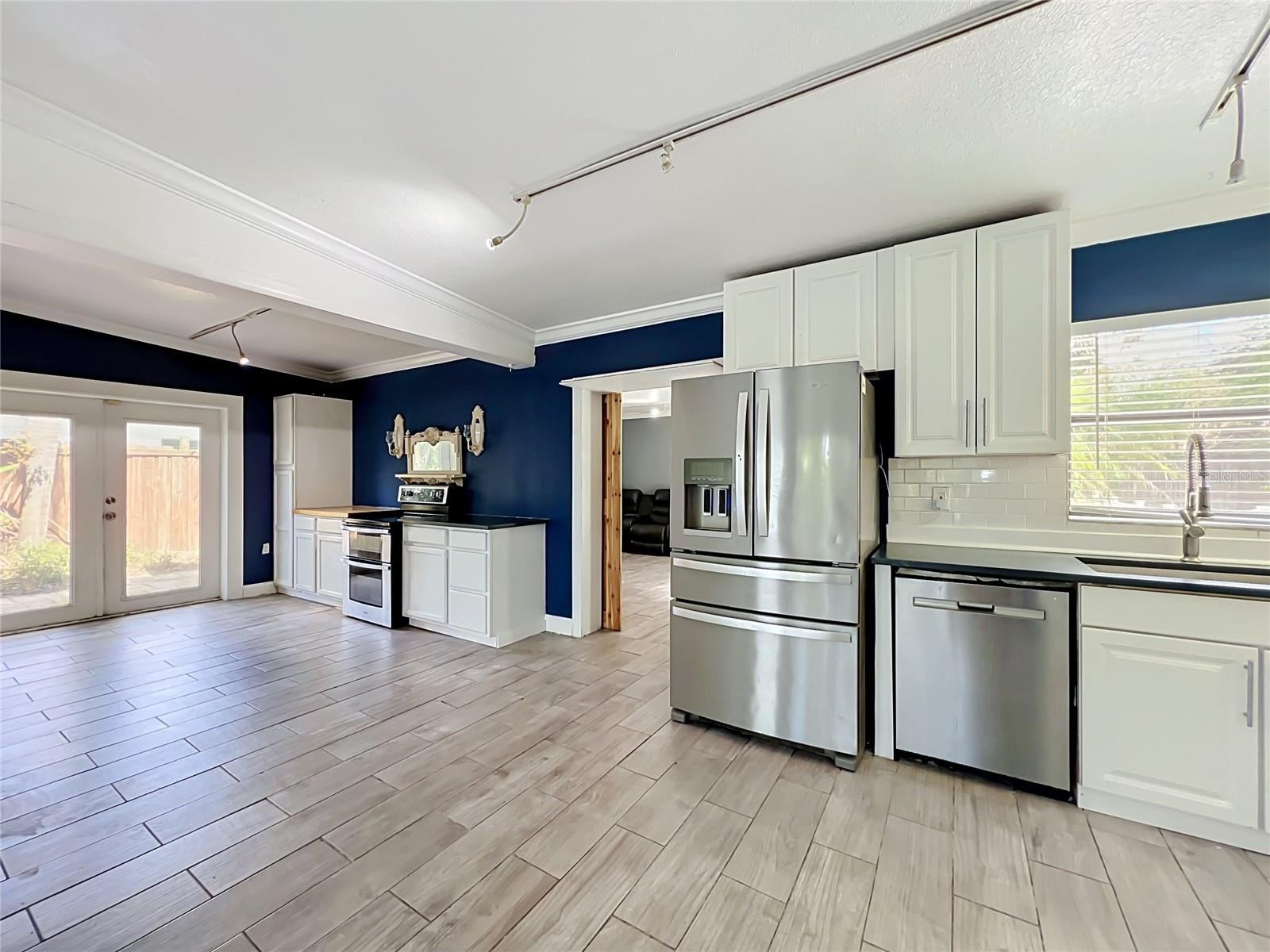 CONDEL GARDENS - Residential