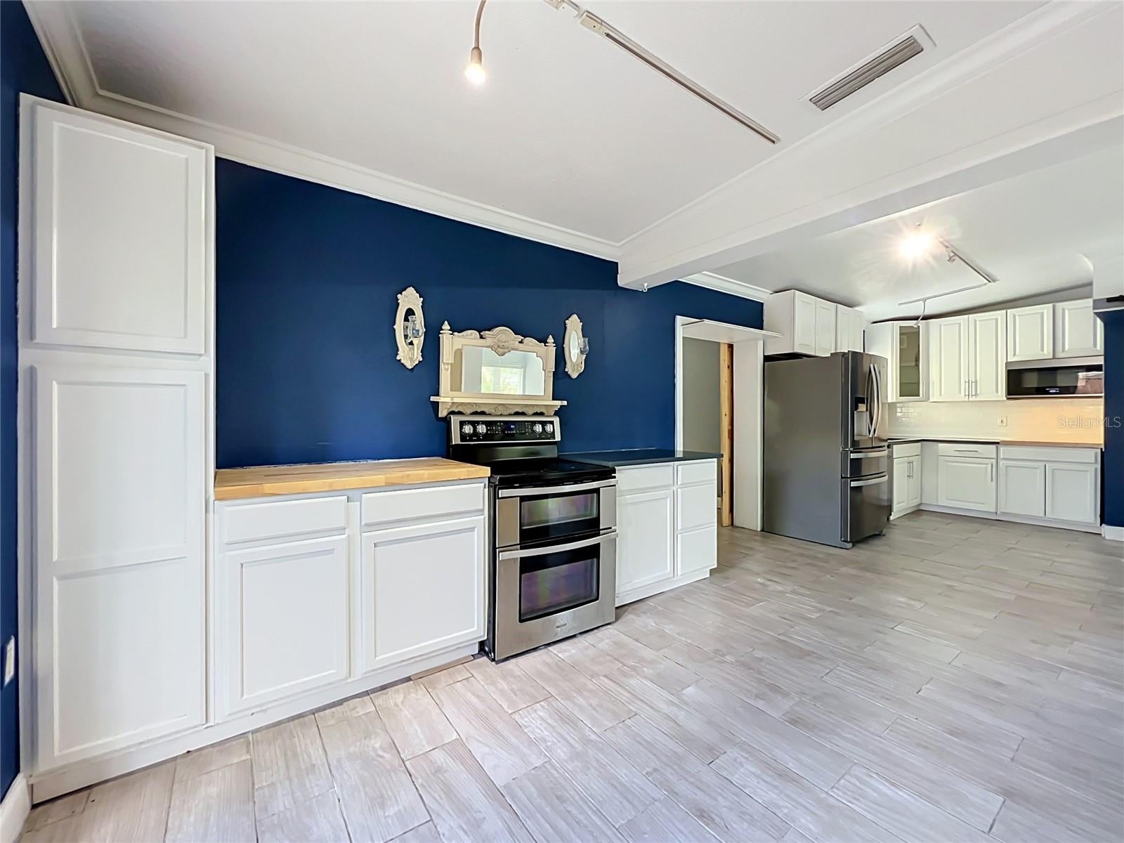 CONDEL GARDENS - Residential