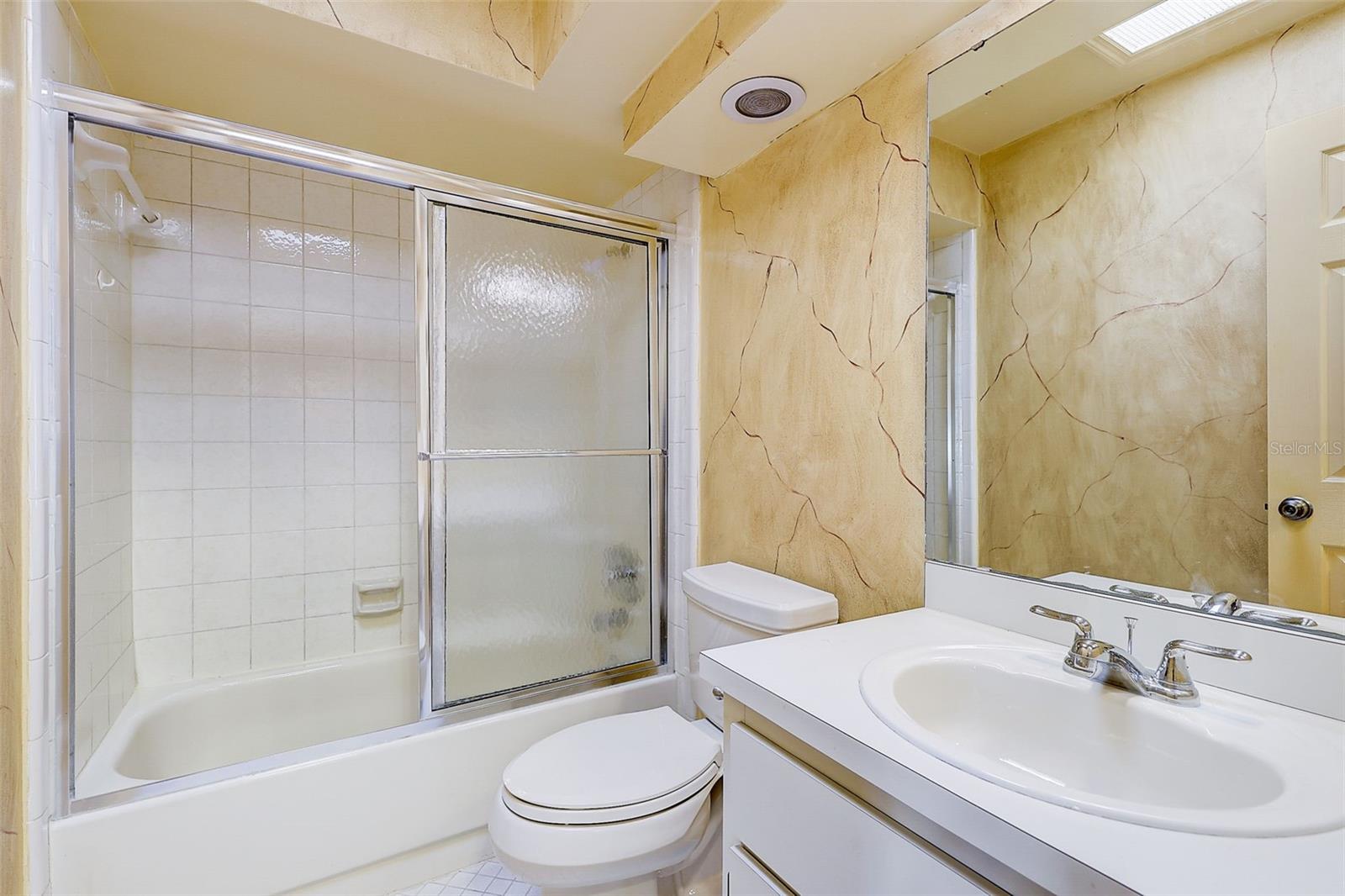 ISLAND CLUB AT ROSEMONT CONDO - Residential