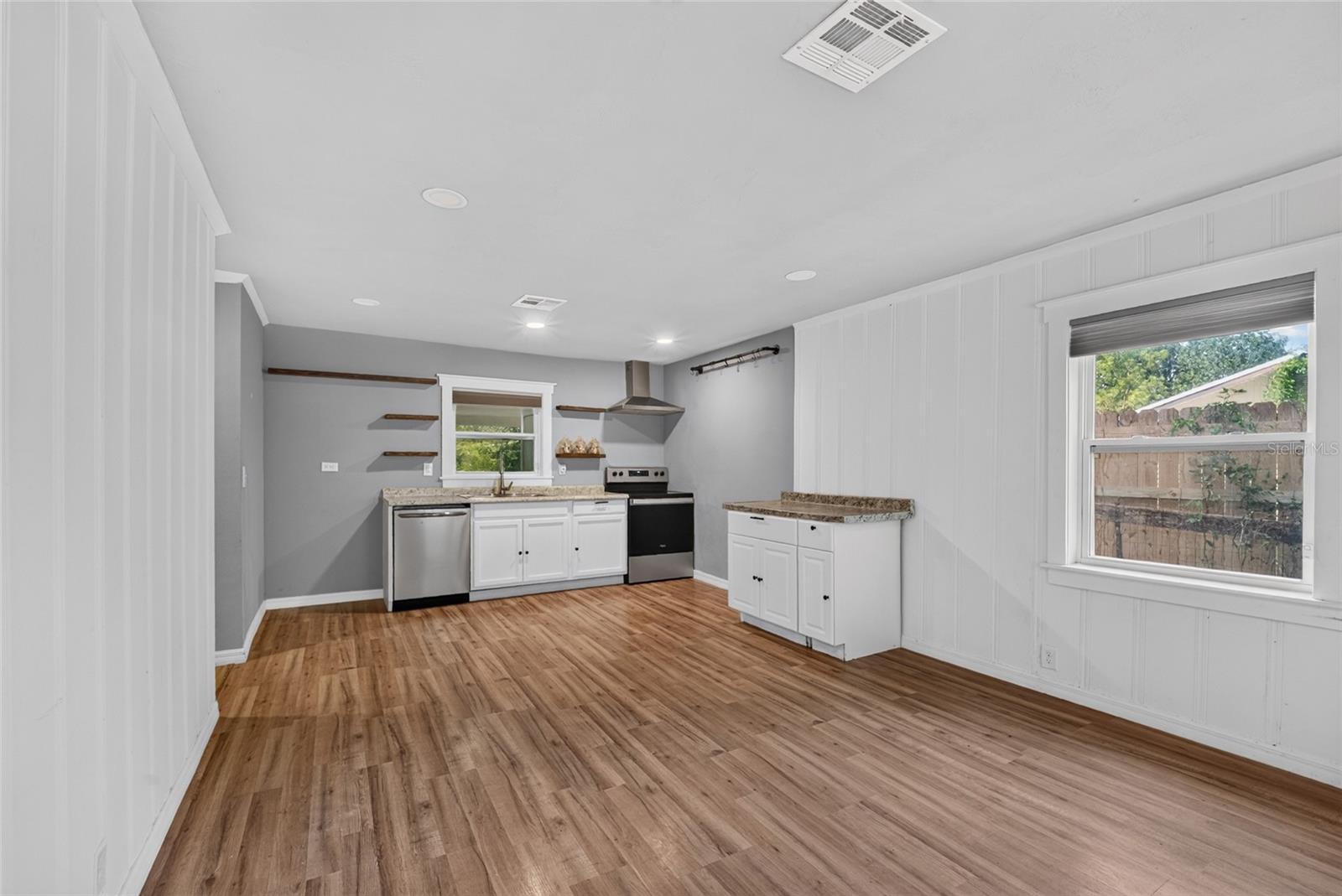 OAKVILLA SUB - Residential
