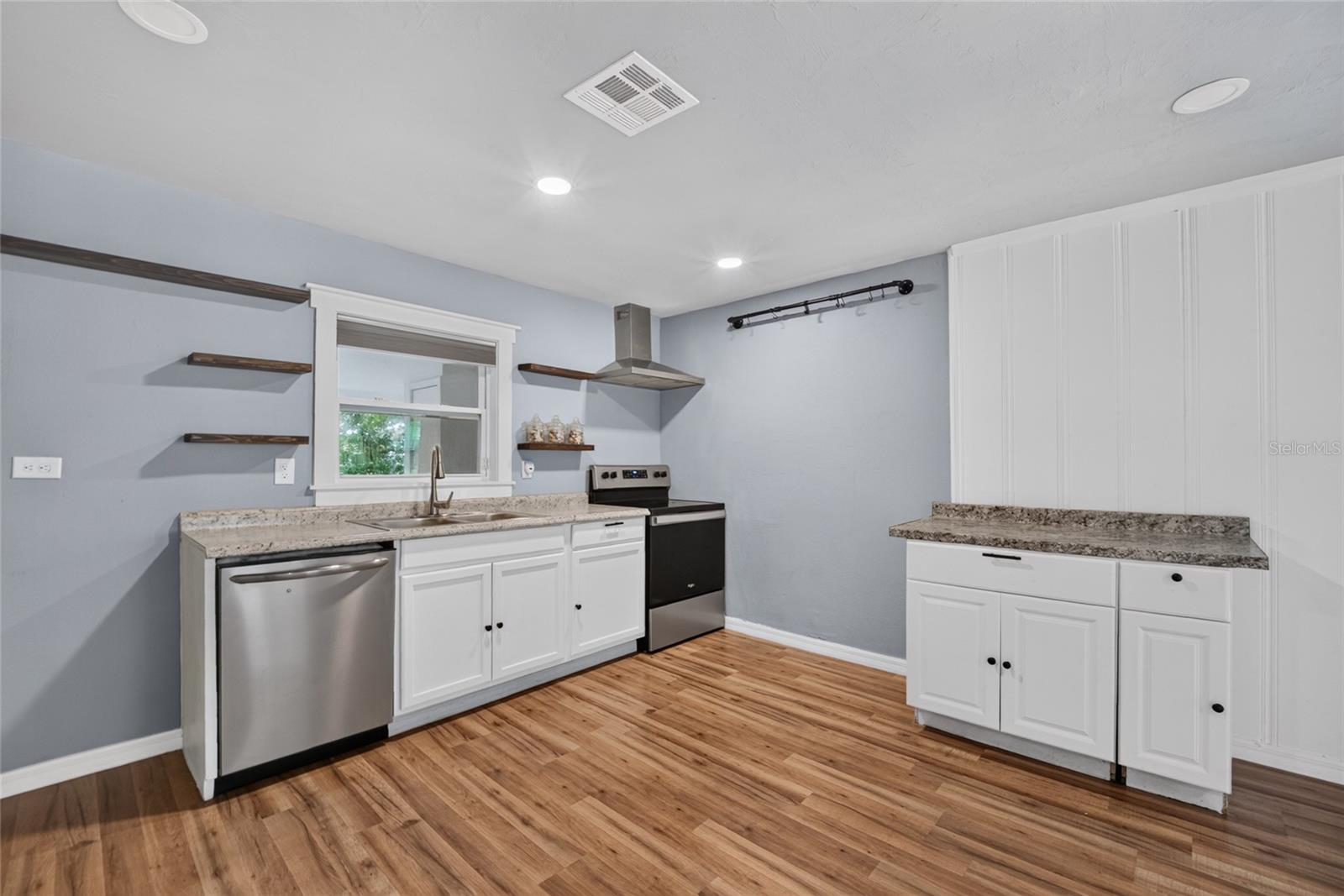 OAKVILLA SUB - Residential
