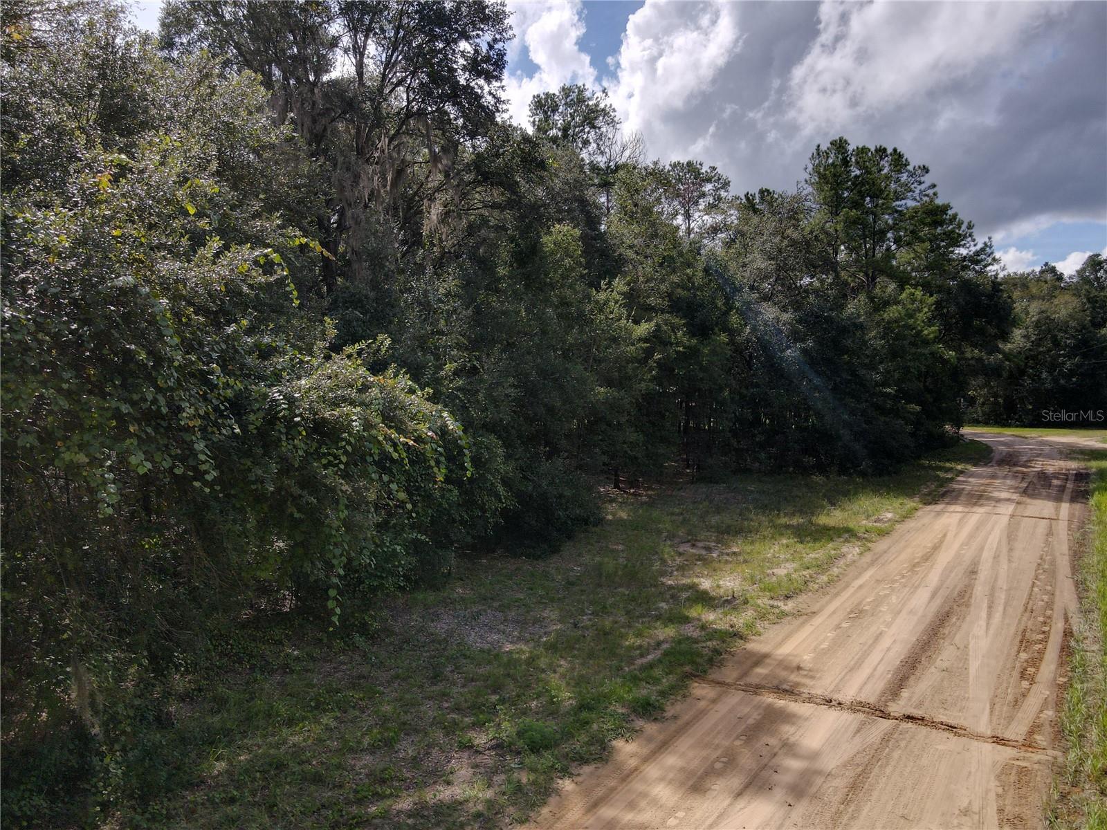 INTERLACHEN LAKES ESTATES - Land