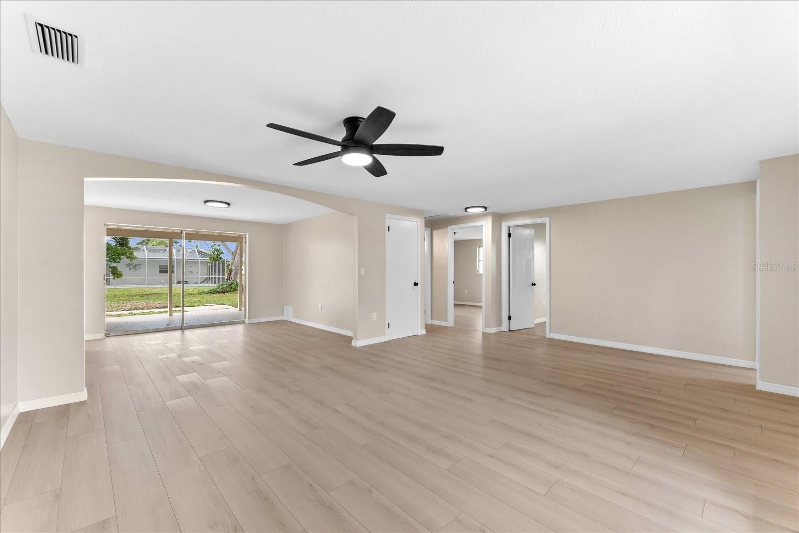 ROTONDA SHORES - Residential
