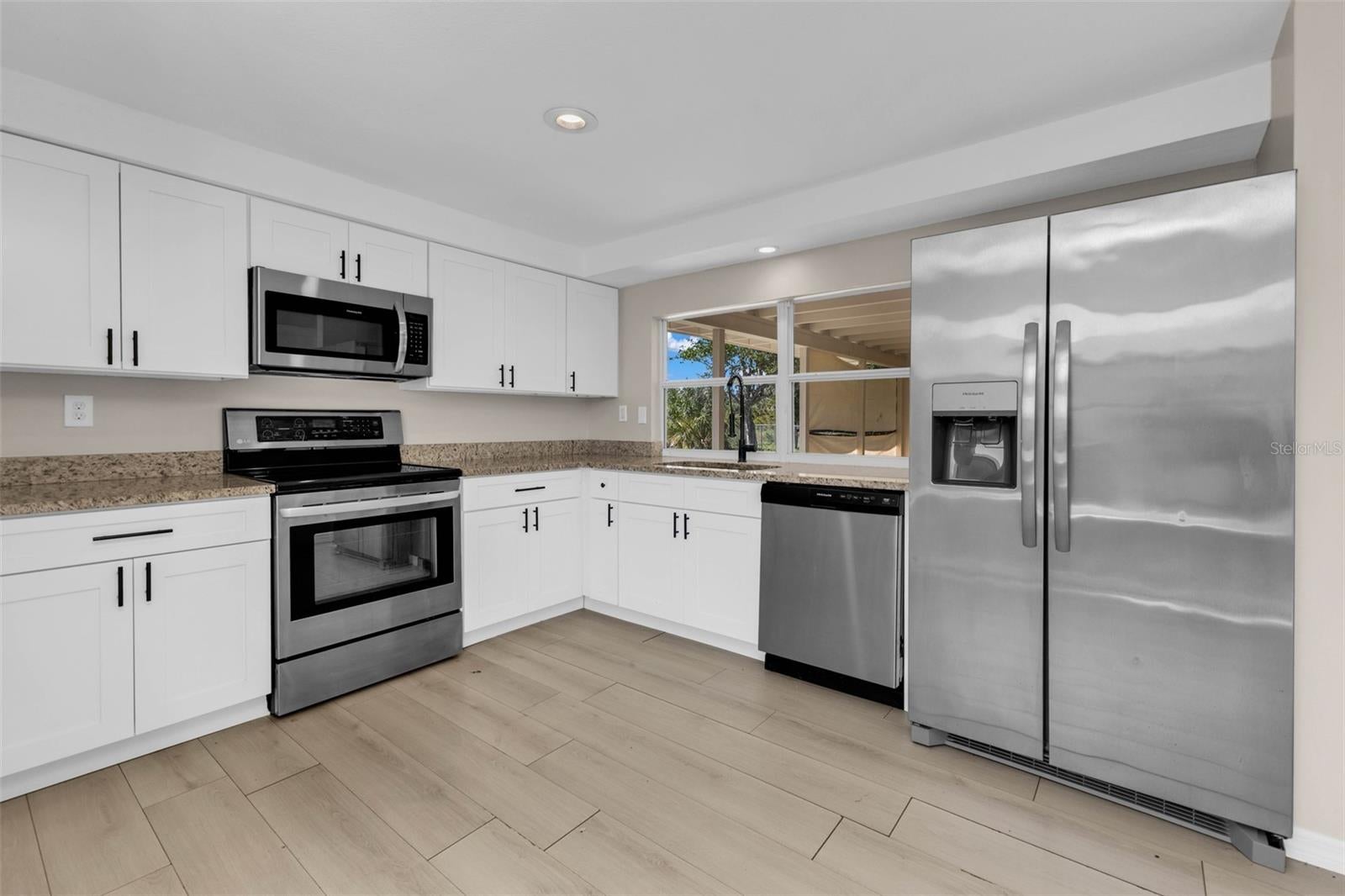ROTONDA SHORES - Residential