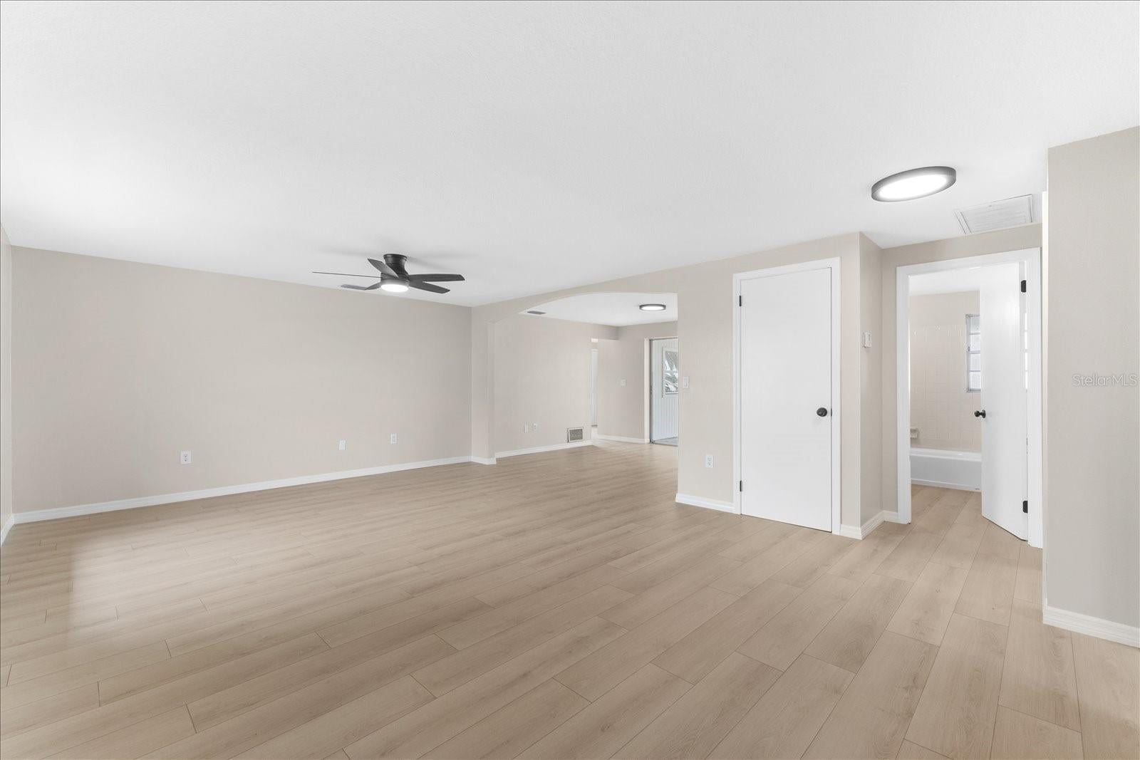 ROTONDA SHORES - Residential